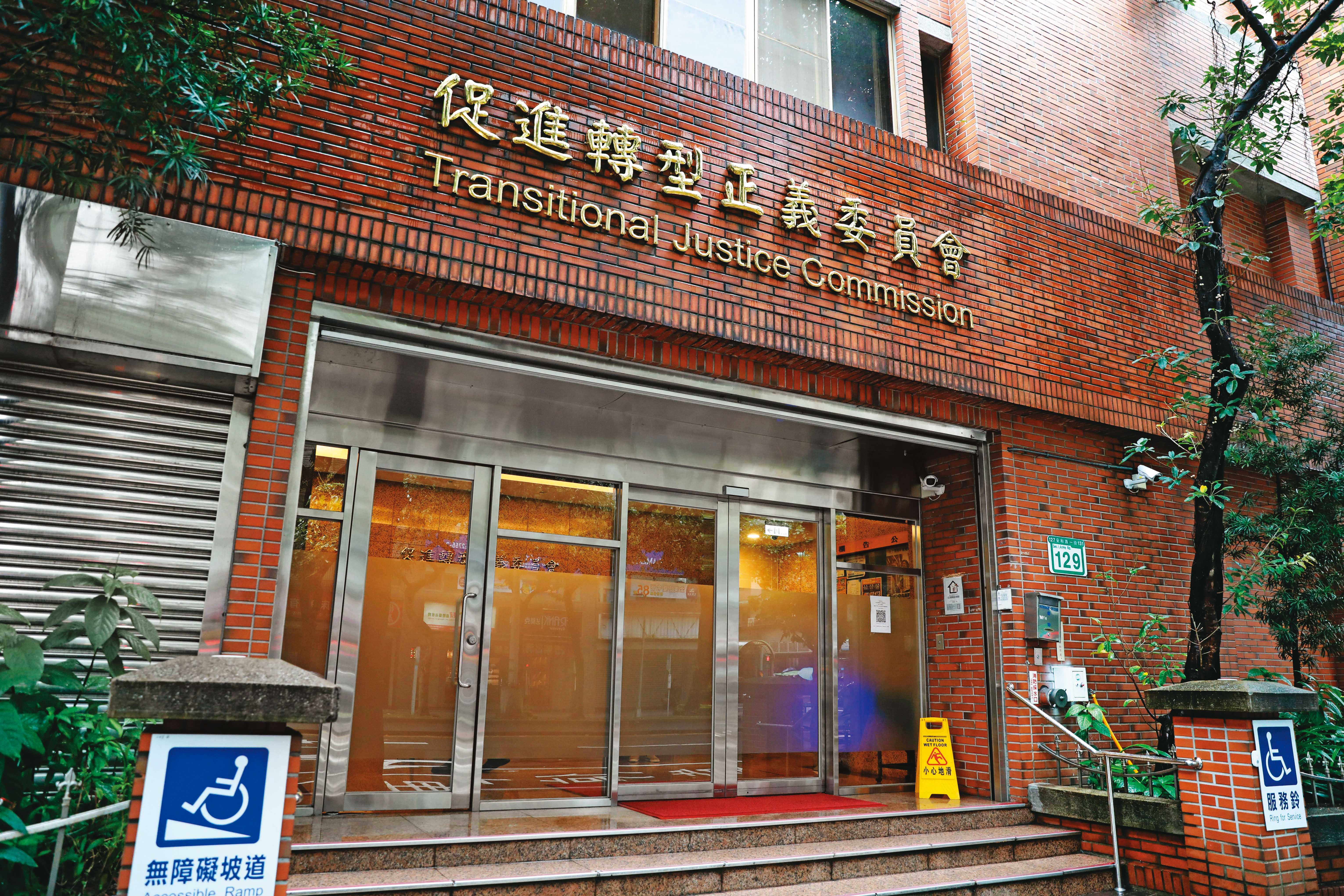 促轉會擴編任務並移交其他部會接手，朝野立委砲聲隆隆。