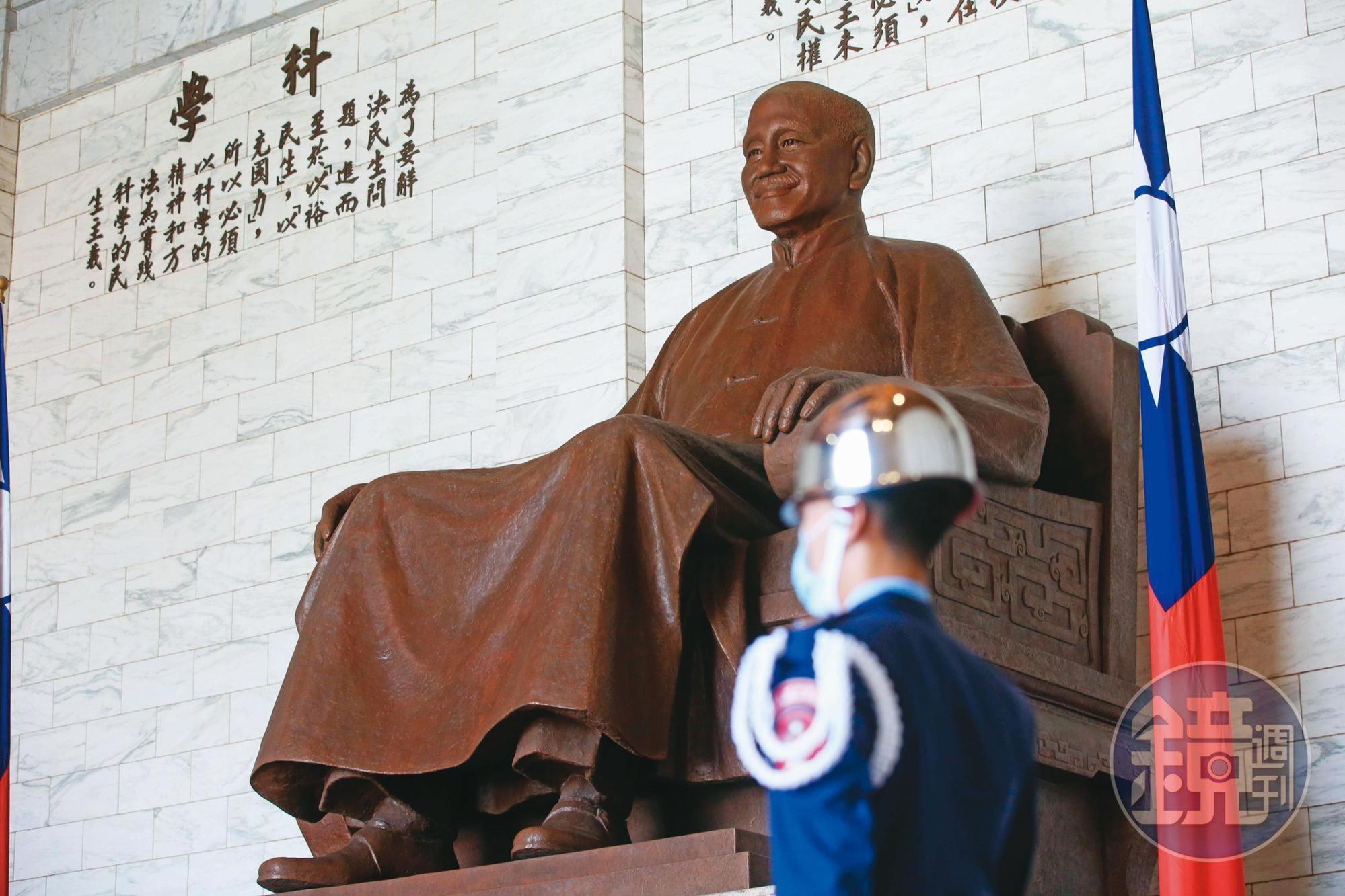 中正紀念堂成為去除威權象徵的最大指標，促轉會建議未來改為反省威權的歷史公園。