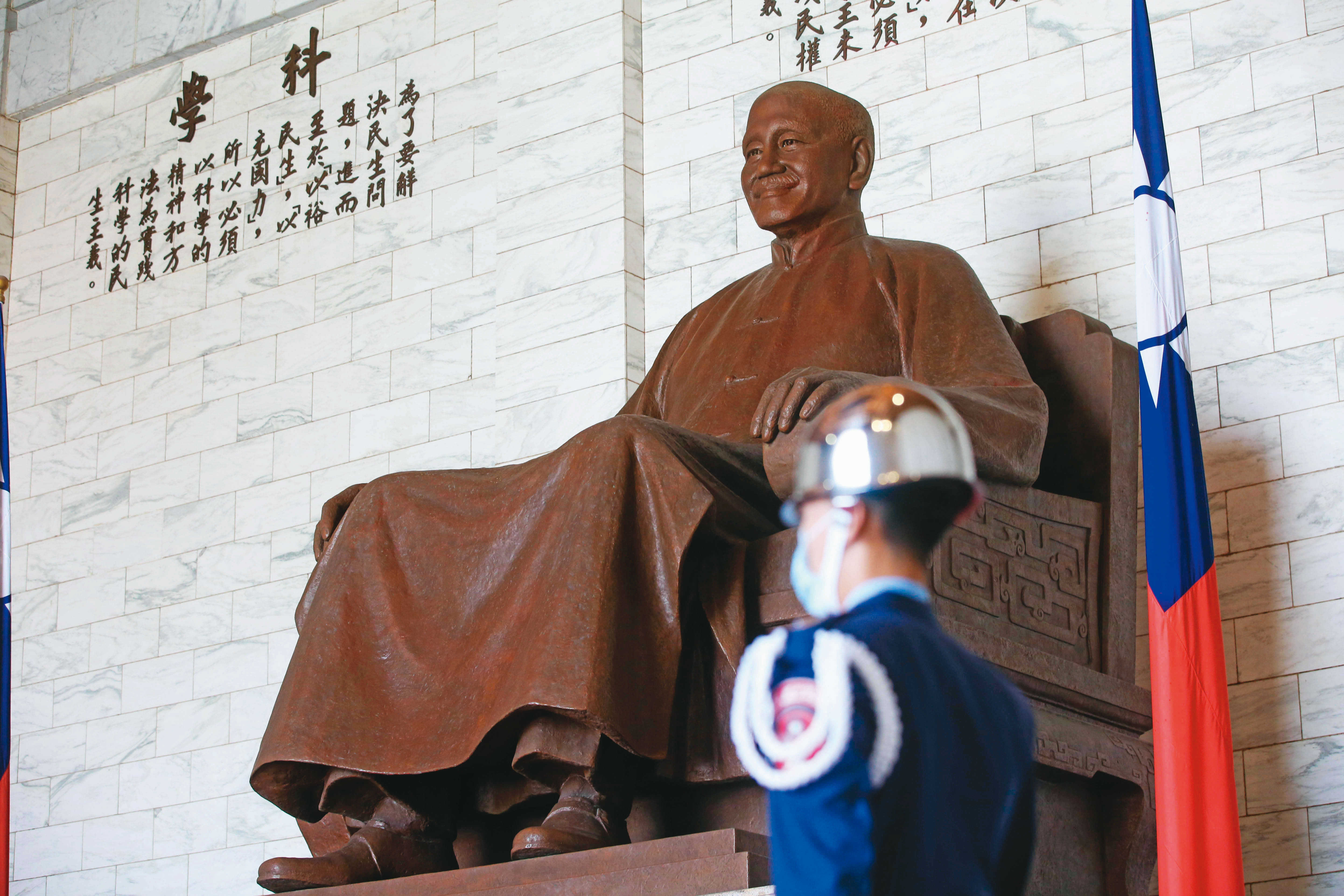 中正紀念堂成為去除威權象徵的最大指標，促轉會建議未來改為反省威權的歷史公園。