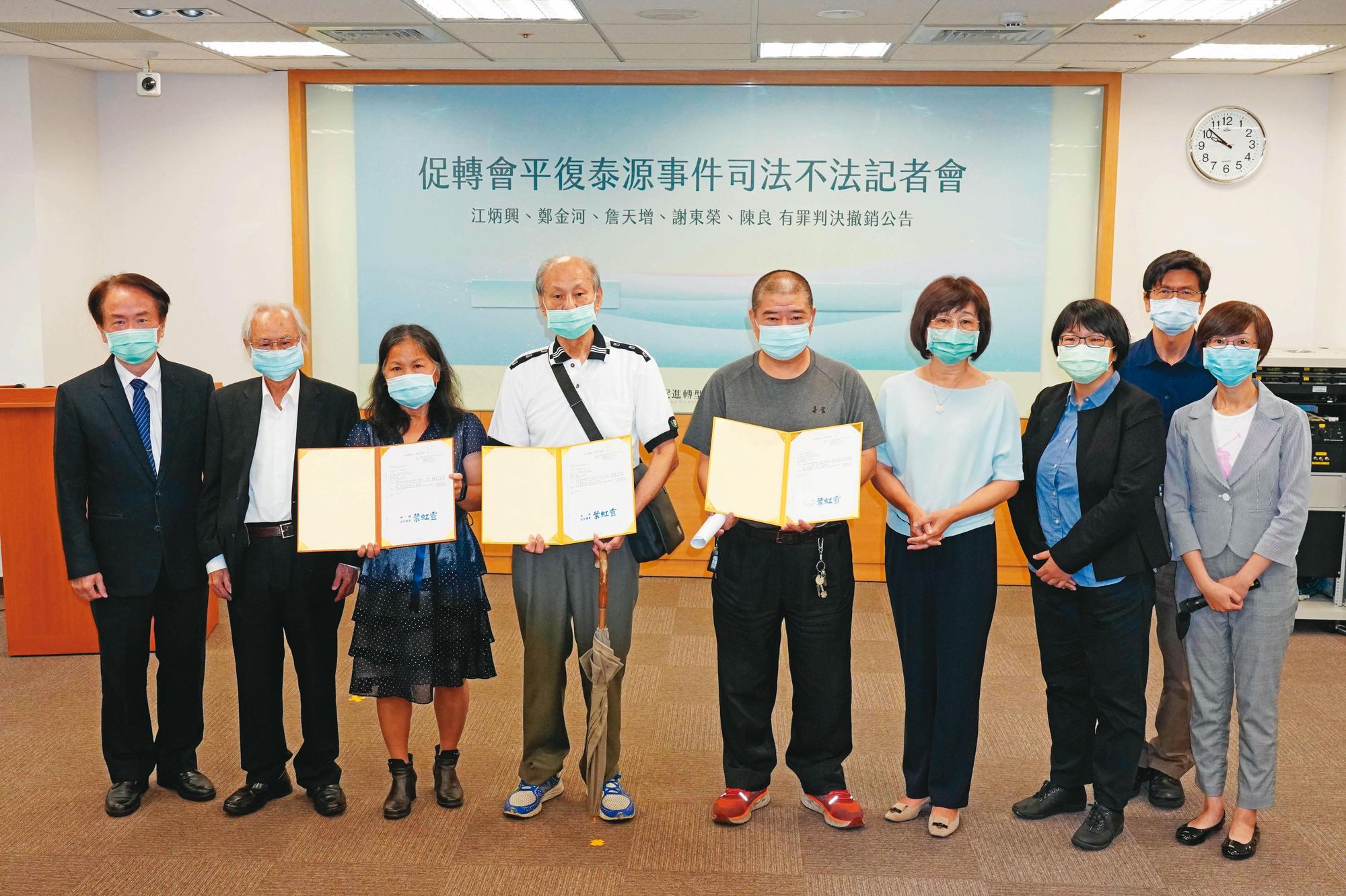 5名政治犯於1970年在泰源監獄宣告台灣獨立被捕，後遭處死，促轉會去年底撤銷叛亂罪名，被害人家屬感謝還給他們公道。（翻攝促轉會官網）