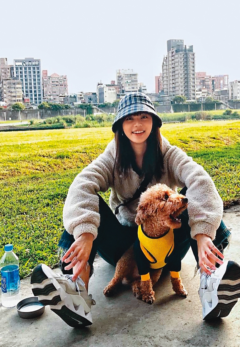 潔西卡跟張軒睿都是愛狗人士，想必有許多共同話題可以聊。（翻攝自jessica IG）