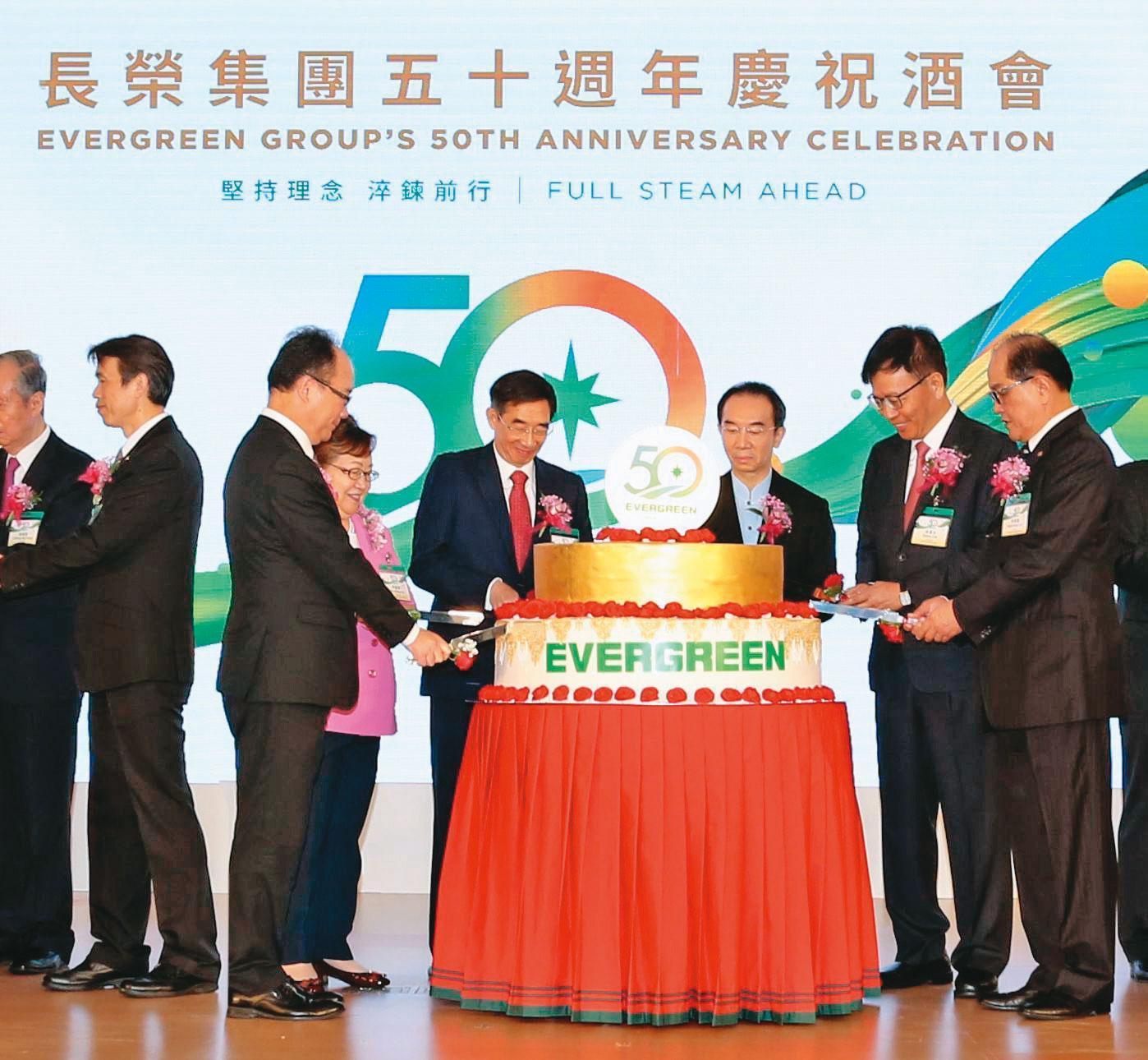 張榮發在世時,張國華、張國政都曾經是長榮集團接班人選之一。(翻攝長榮官網)
