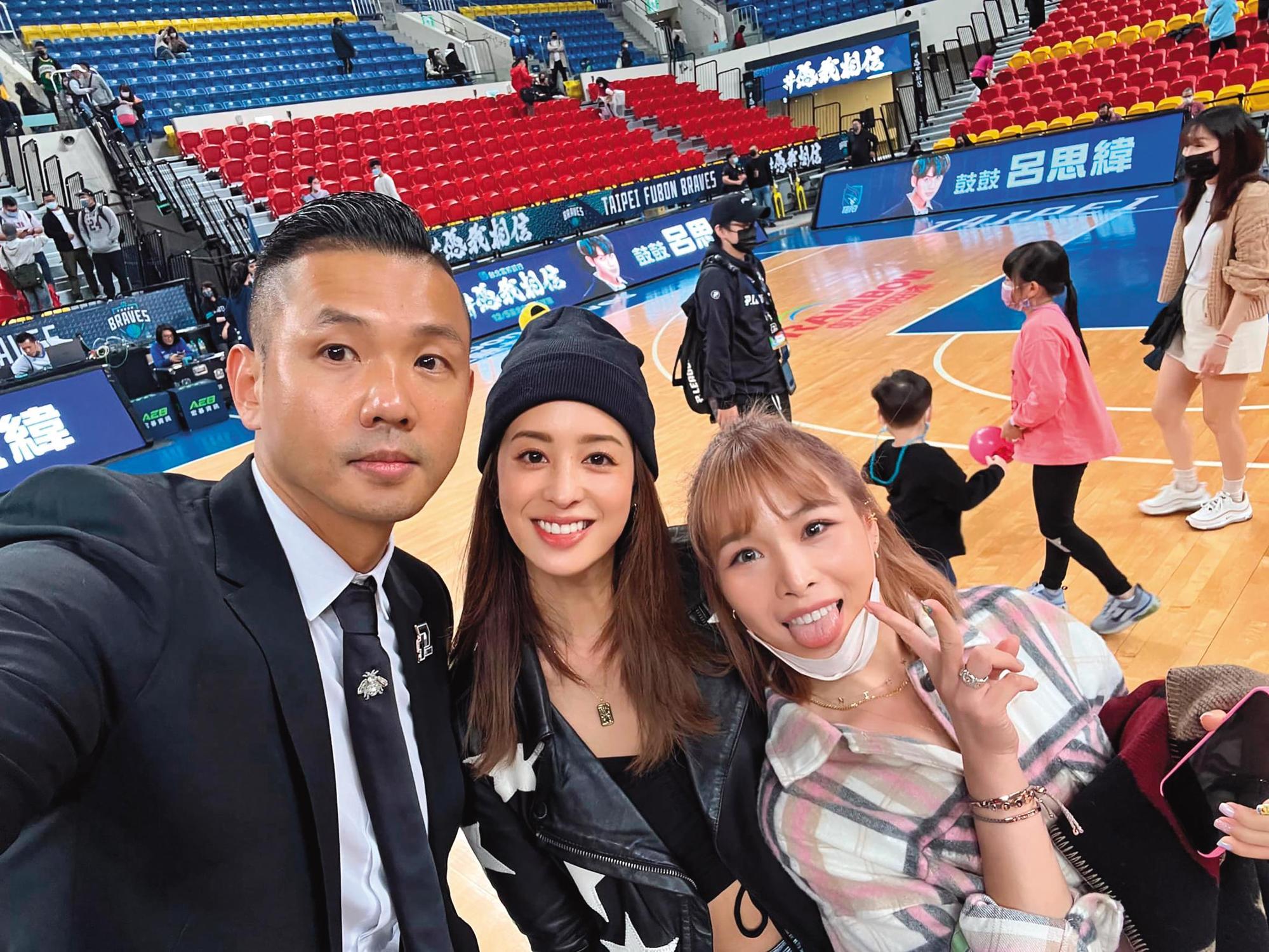  陳建州（左）2020宣布籌組P.League+並擔任聯盟執行長。（翻攝自陳建州臉書）