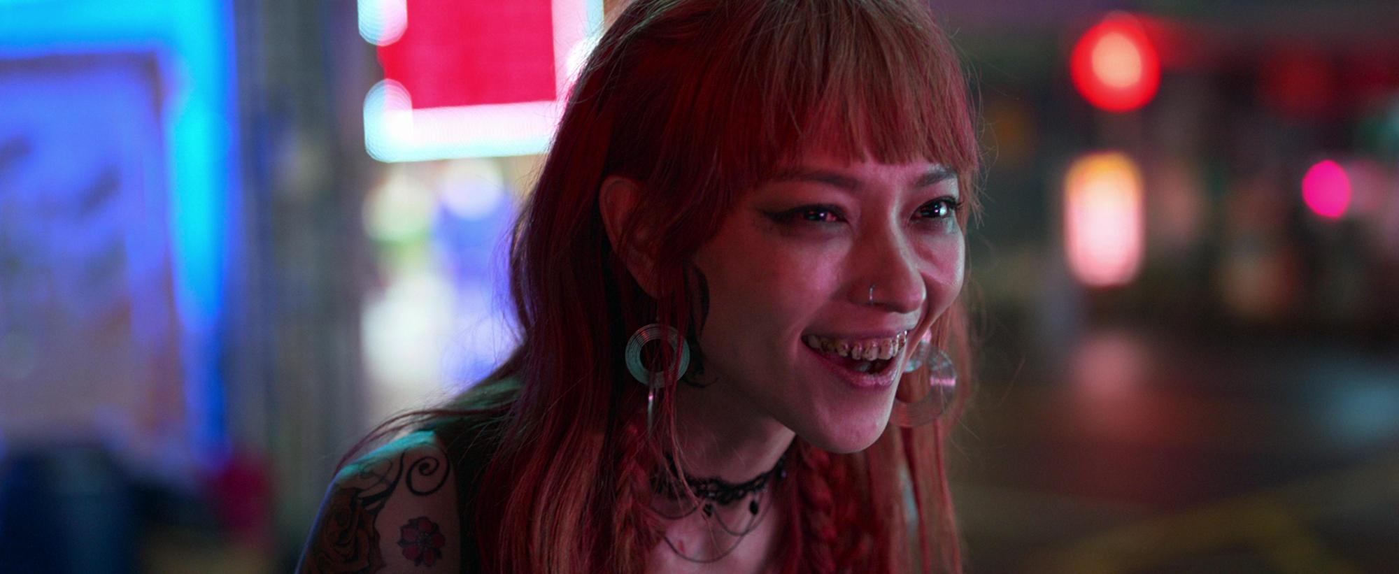 姚以緹在韓片《夜叉：浴血諜戰》的角色原型是大暴牙，導演不忍她太醜，改以「牙垢」取代。（Netflix提供）