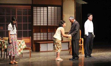 綠光劇團「台灣文學劇場」系列《清明時節》劇情感人落淚。（翻攝自綠光劇團官網）