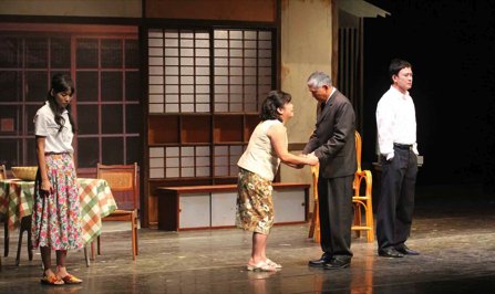 綠光劇團「台灣文學劇場」系列《清明時節》劇情感人落淚。(翻攝自綠光劇團官網)