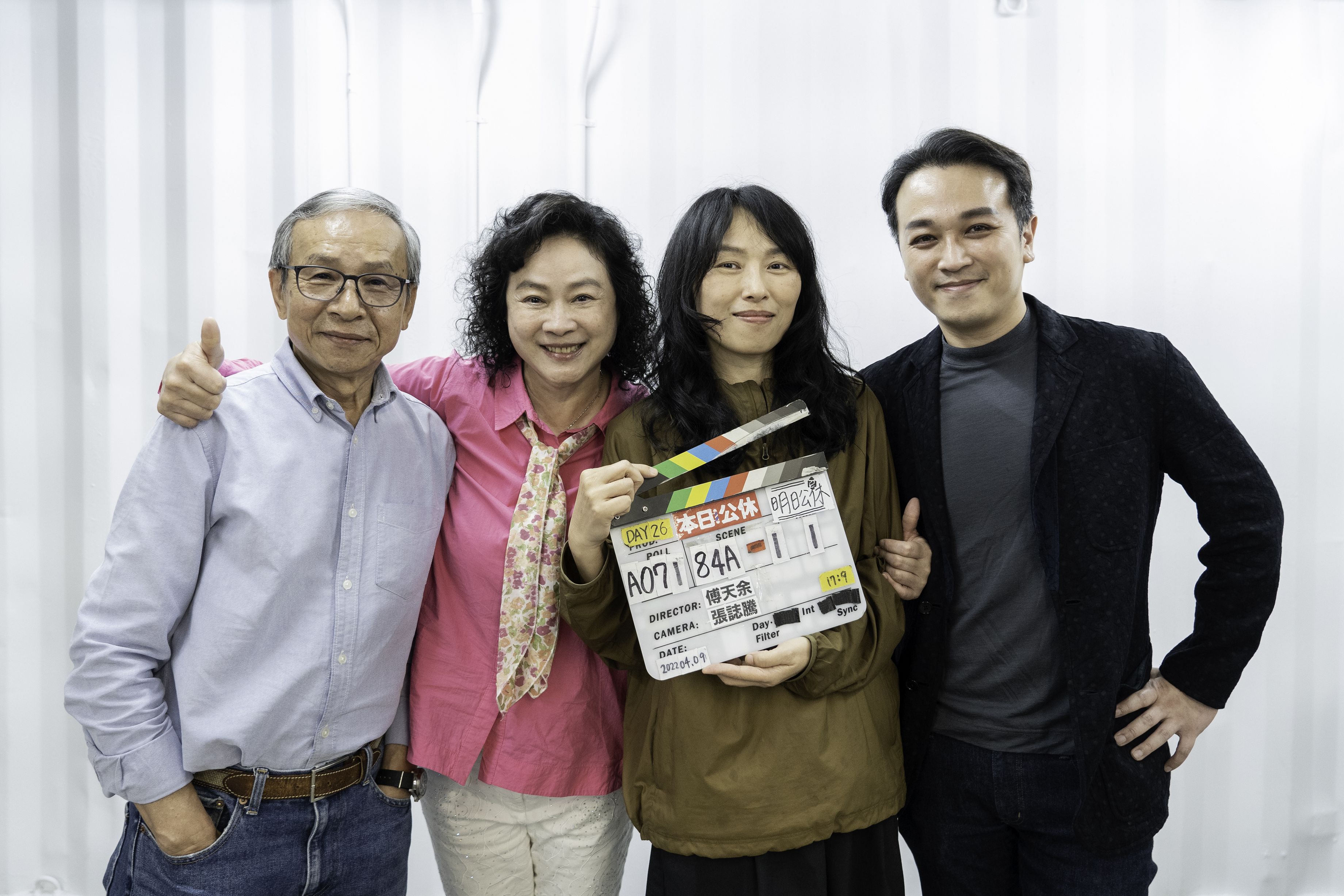 《本日公休》監製吳念真、影后陸小芬、導演傅天余、監製吳明憲（由左自右）。（威視提供）
