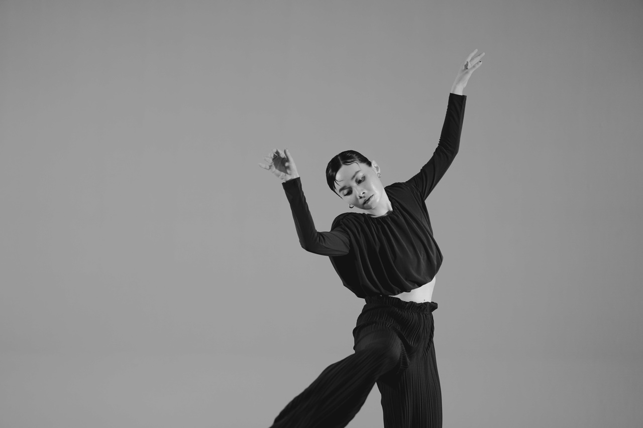 鄭宜農曾念舞蹈班，〈人如何學會語言〉也以舞蹈方式呈現。（火氣音樂提供）