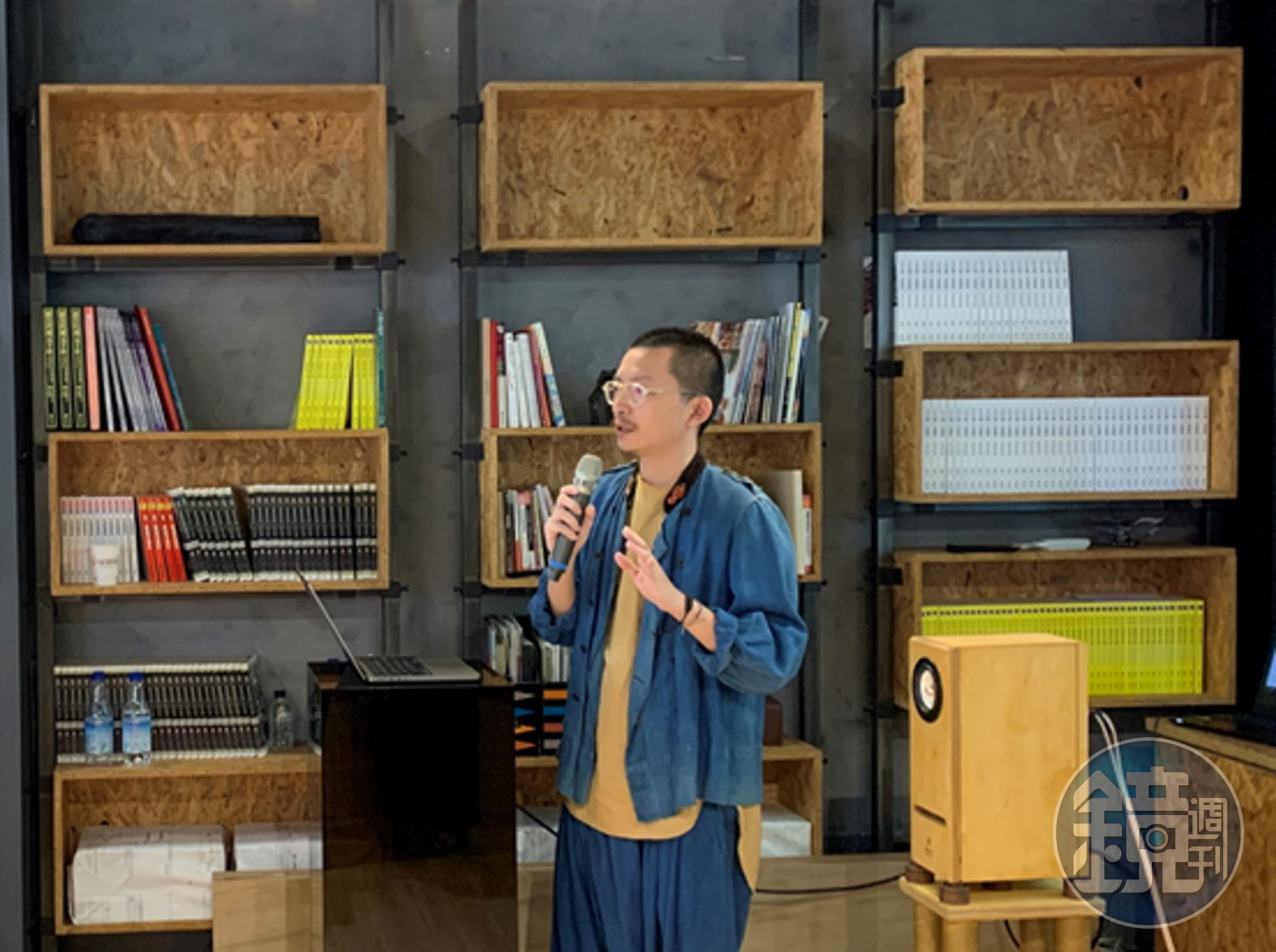 Jimi Wen捐出11件作品參與拍賣，最終總額賣出近30萬元。（東梨學院提供）
