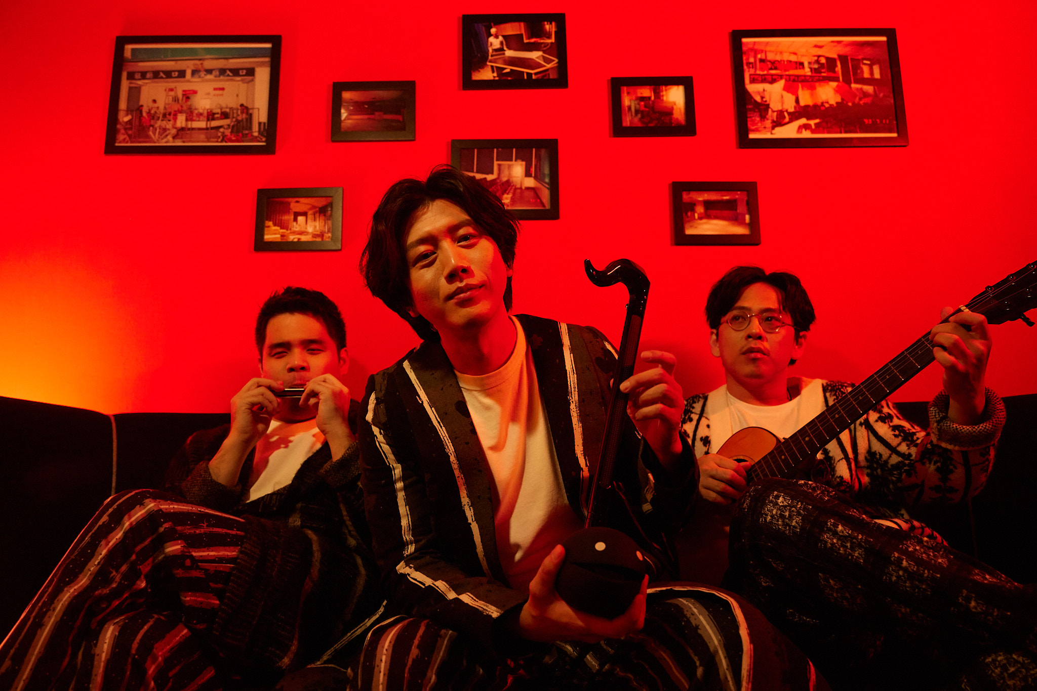 黃裕翔（左起）、莫子儀、日京江羽人合作打造《夢遊的人》音樂劇場。（有享娛樂提供）