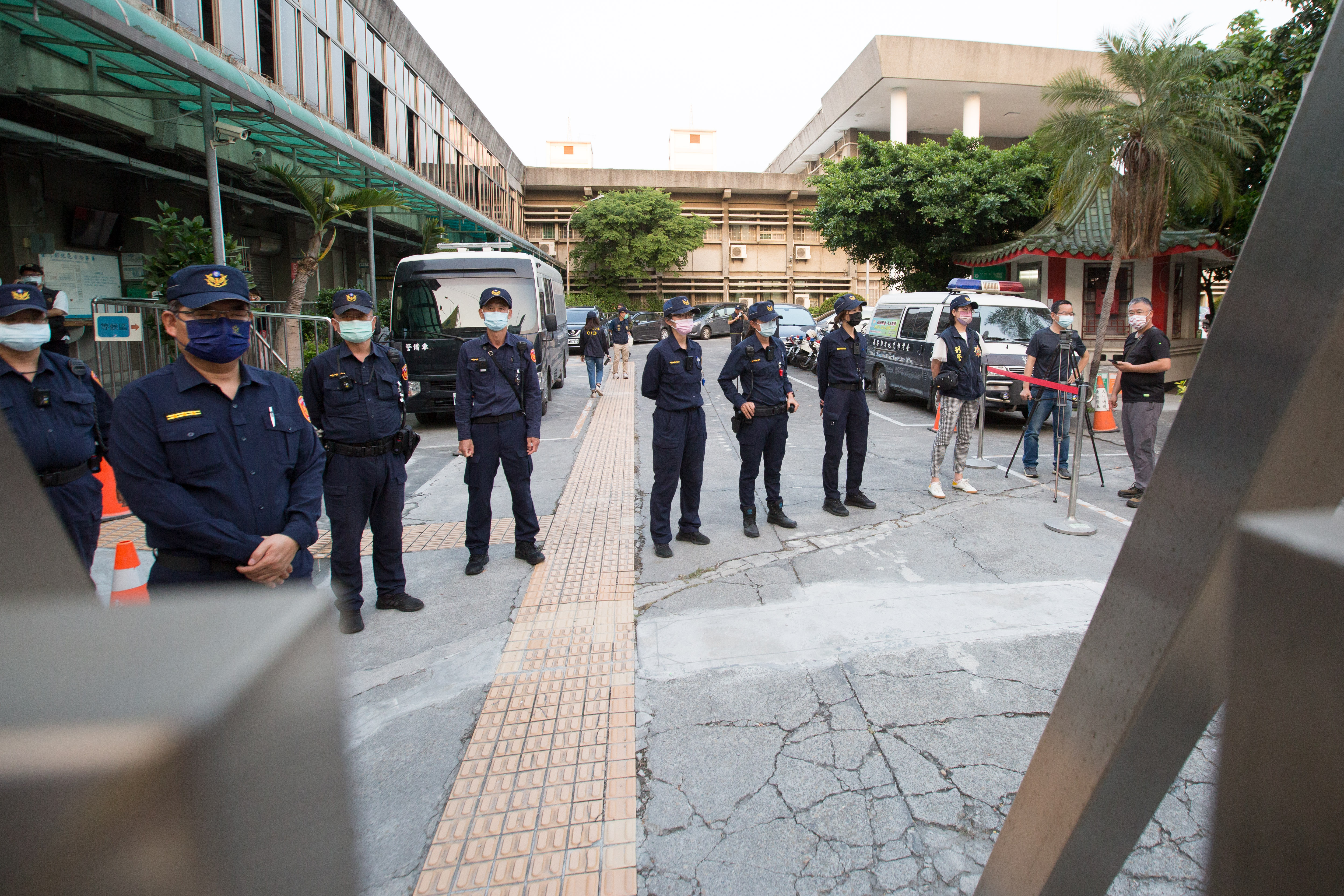 警方駐守彰檢防暴力發生。