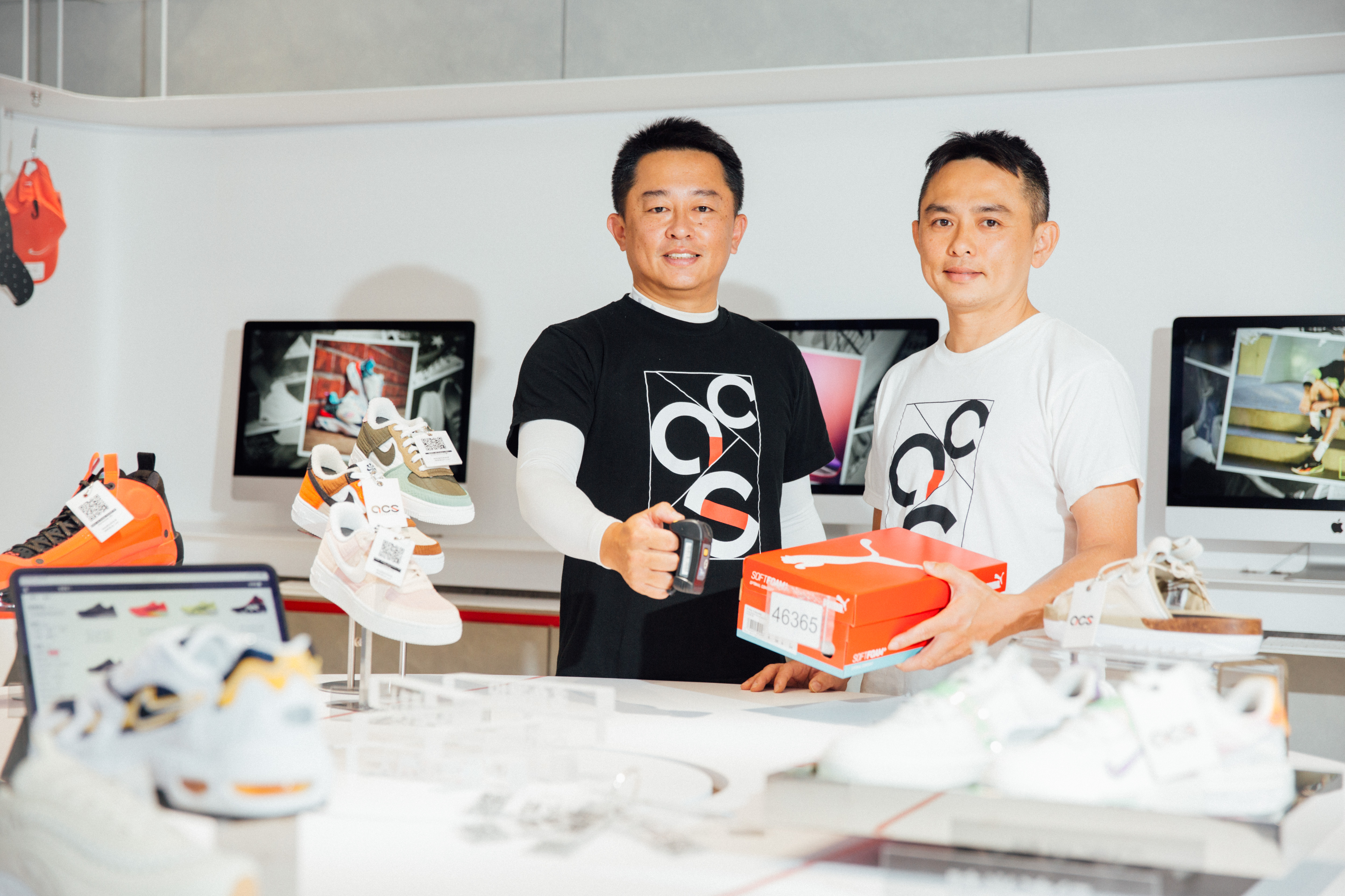 廖志元（左）與廖銘銓（右）兄弟檔共同經營ACS跨運動跨境電商品牌，是e-Bay亞太區最大球鞋電商賣家，去年年收10億元。