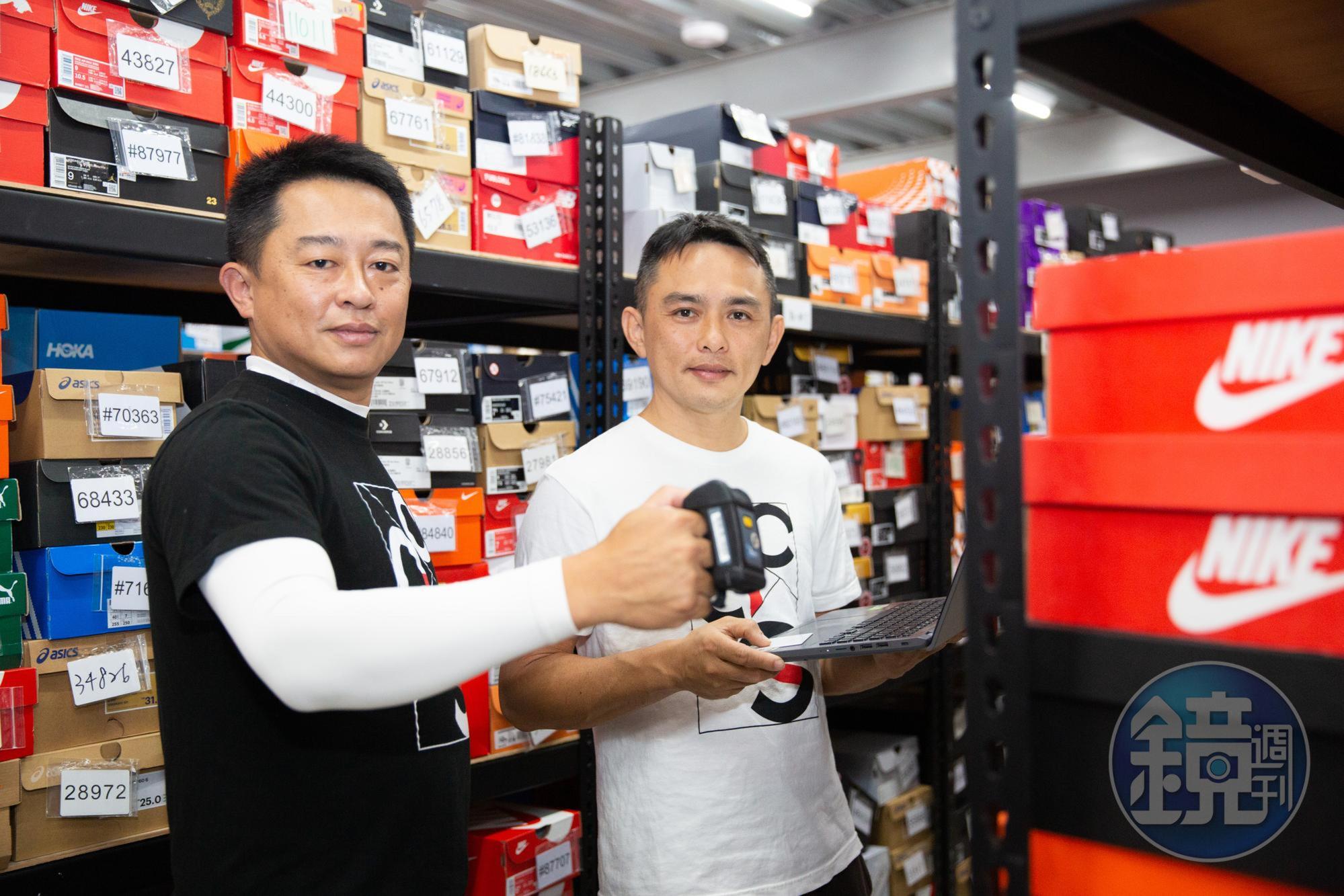 工程師背景的廖志元（左）自建ERP與共享庫存系統，即時管理逾7萬筆庫存，可做到零盤損。