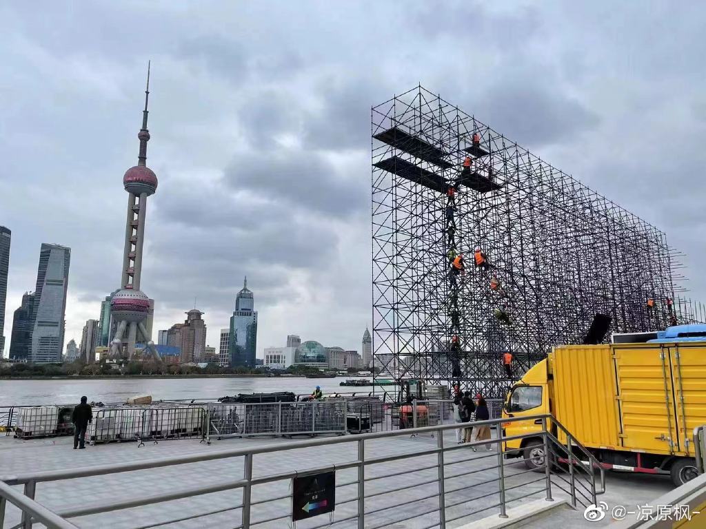 中國上海市政府原先要舉辦晚會，卻被民眾罵的體無完膚，最後不得不取消。（翻攝自微博）