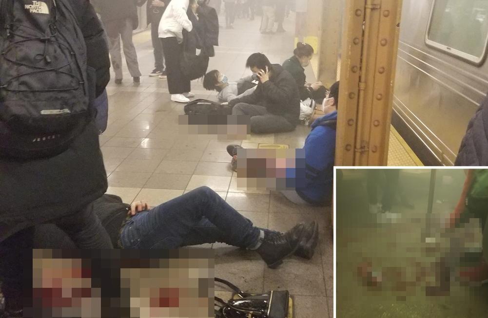 紐約地鐵爆發槍擊案,多人受傷後癱倒在月台。(翻攝自推特)