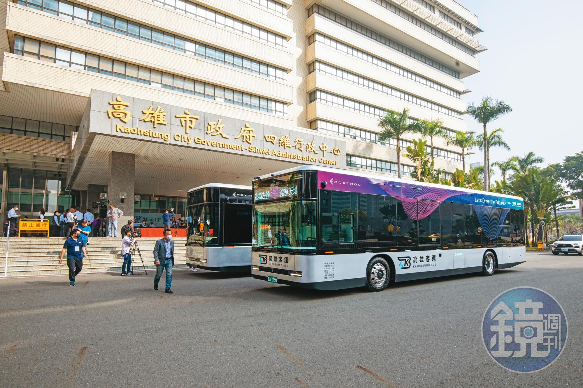 鴻海電動巴士Model T正式上路，加入高雄公車路線，穿梭於高鐵左營站、漢神巨蛋等多處熱鬧區域。