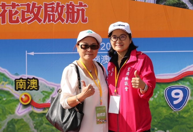 宜蘭縣議員松王淑珍（右），也是宜蘭議會首例。（翻攝自松王淑珍臉書）