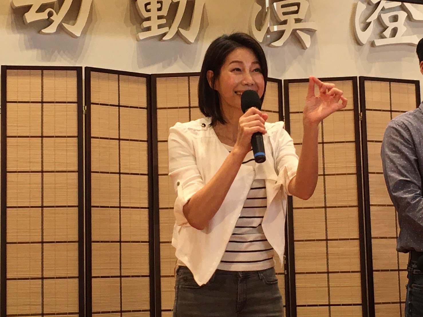 丁寧一早在高雄為新戲宣傳。（大愛提供）