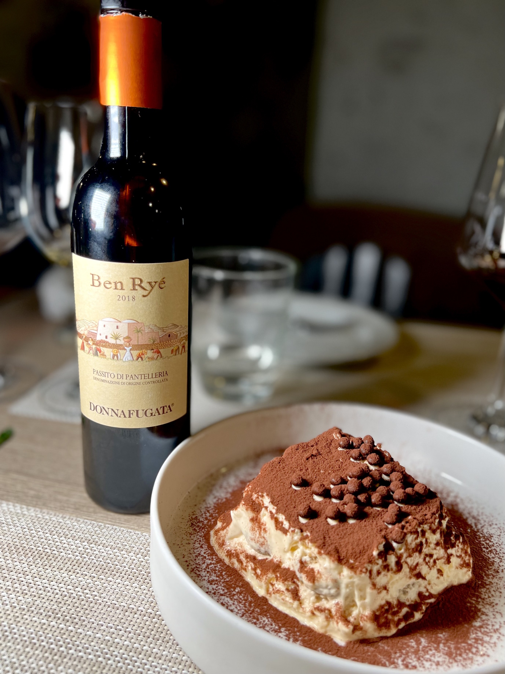 「Ben Ryé Passito di Pantelleria DOC 2018 風之子甜白葡萄酒」香氣豐富甜美,這次於6家餐酒館皆有提供。