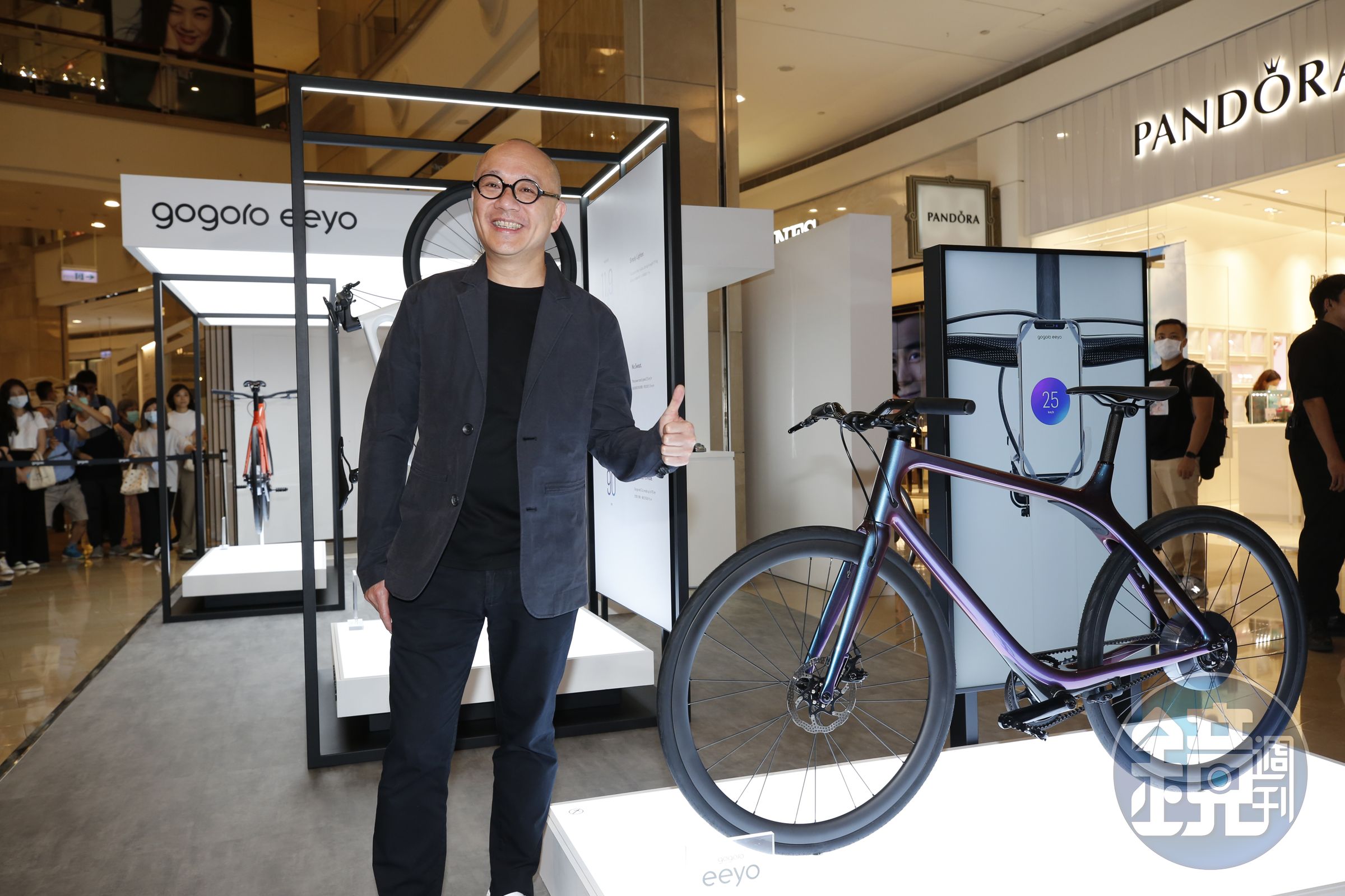 二輪業者也不放過機會，Gogoro於2020年就曾推出售價達16萬的E-Bike，執行長陸學森更親自站台宣傳。