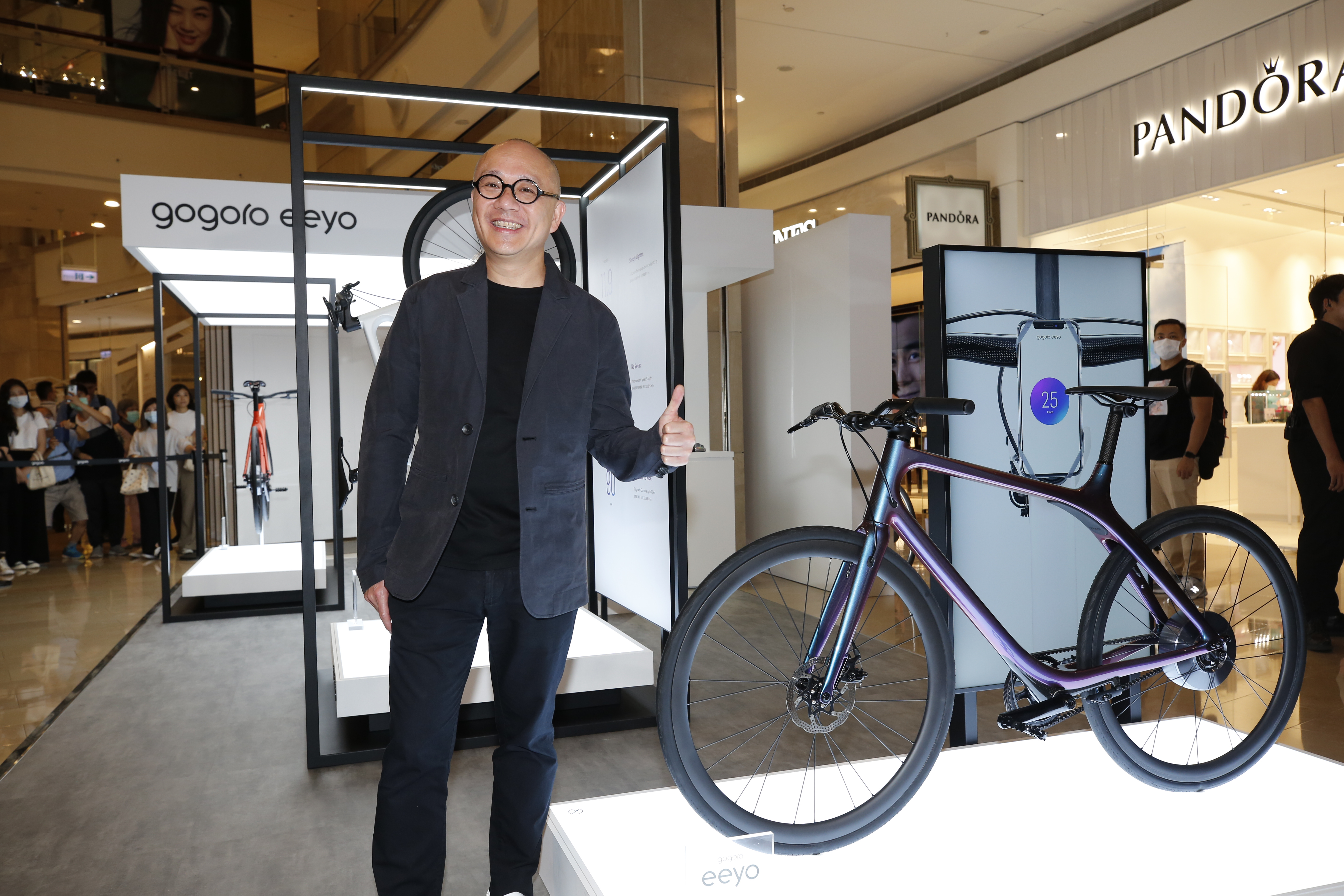 二輪業者也不放過機會，Gogoro於2020年就曾推出售價達16萬的E-Bike，執行長陸學森更親自站台宣傳。