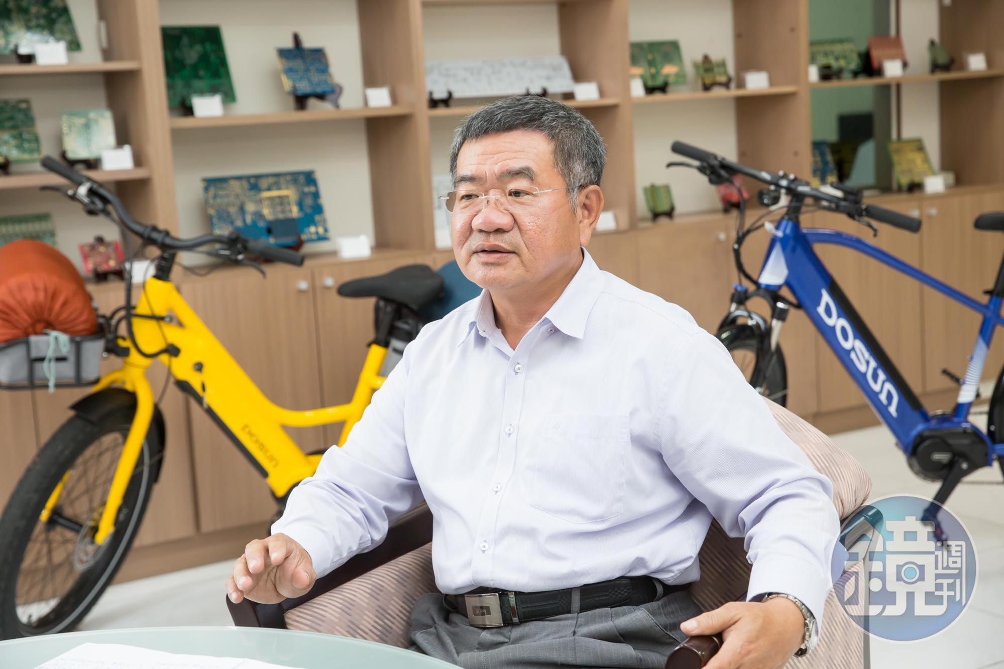 邑昇董事長簡榮坤對E-Bike產業以及自有品牌DOSUBN信心滿滿,他透露目前公司營收PCB占7成、車燈近三成,整車品牌雖還是個位數,但今年預計該營收占比可上升至1成。