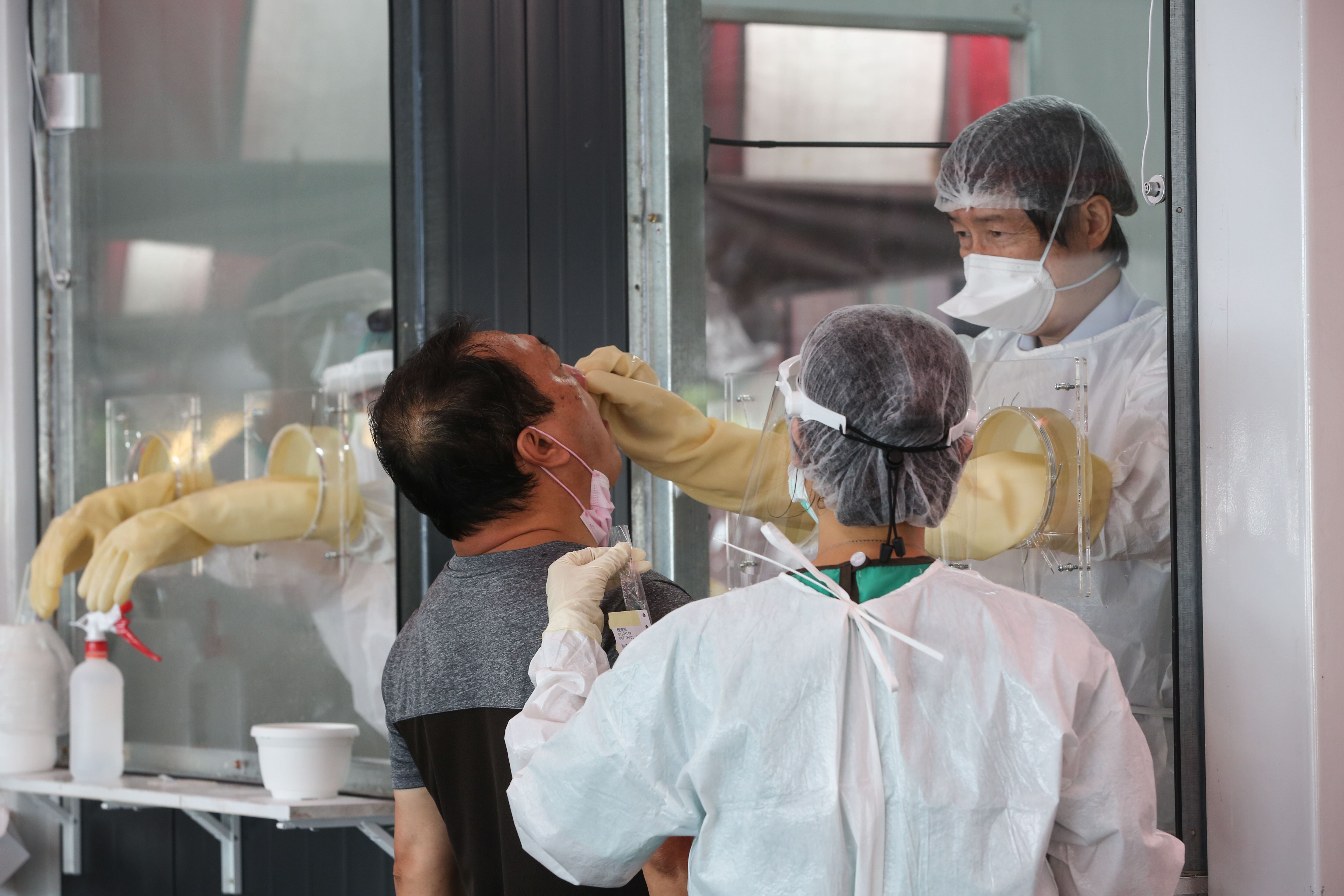 隨著本土確診人數爆增，生華科Silmitasertib對抗Omicron有效，將提供臨床使用重要參考。