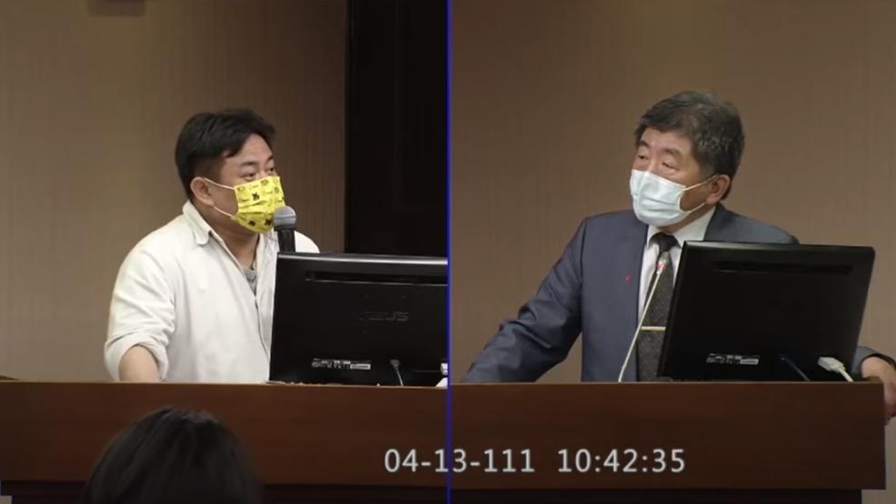 洪申翰問陳時中，若本土疫情達上萬例，如何讓民眾避免恐慌，該說明清楚配套和因應方式。（洪申翰辦公室提供）