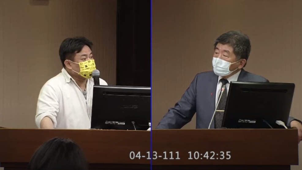 洪申翰問陳時中，若本土疫情達上萬例，如何讓民眾避免恐慌，該說明清楚配套和因應方式。（洪申翰辦公室提供）