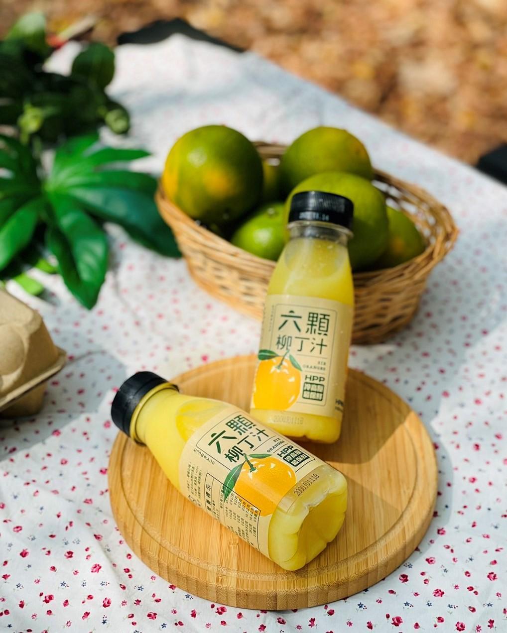 為打破店的界線,大苑子力推瓶裝果汁。六顆柳丁汁獲雙潔淨標章認證,每瓶60元。(業者提供)