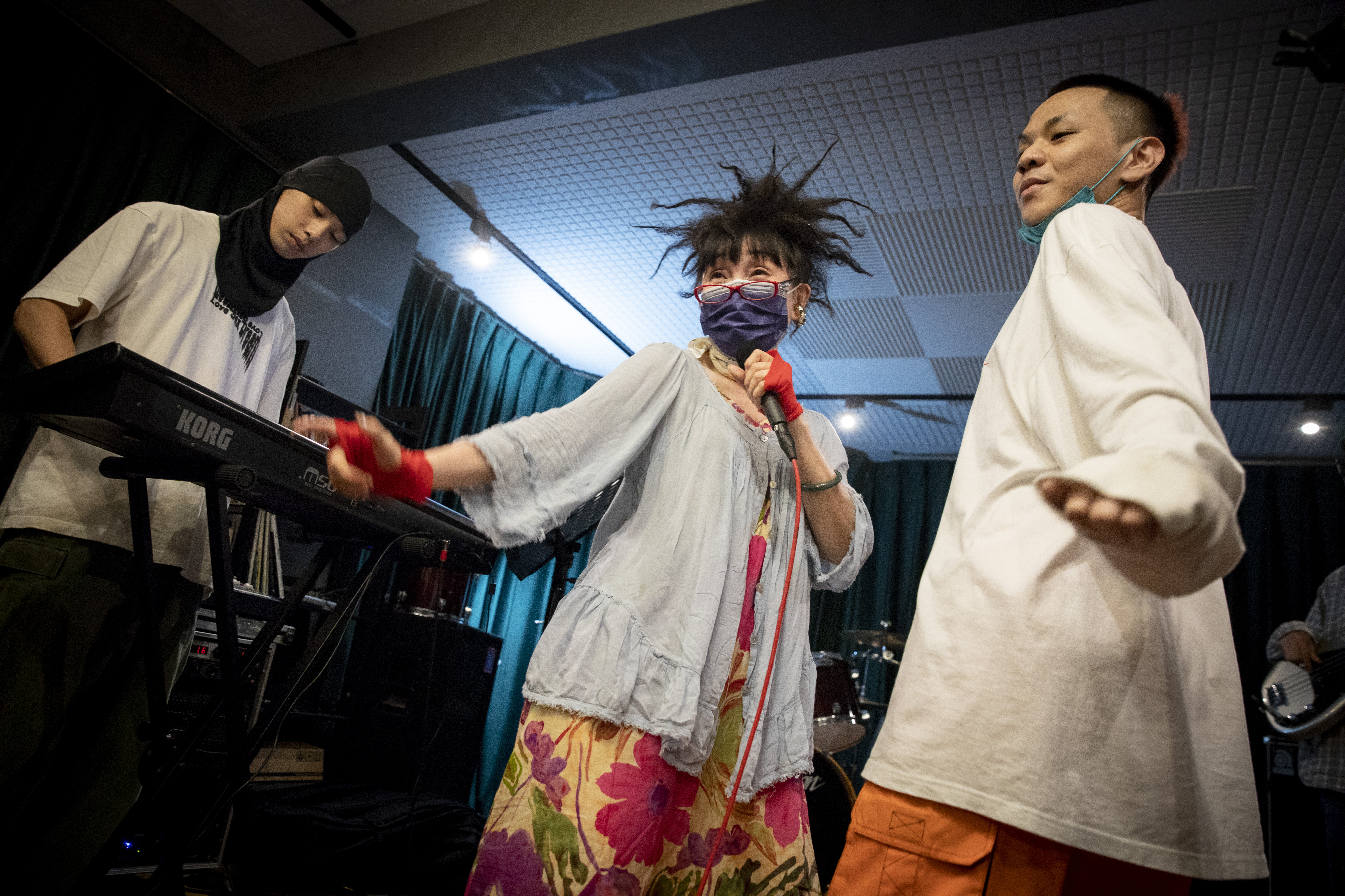 蔡閨與毀容姐妹會練團氣氛融洽。（場地提供：Debbie's Room）