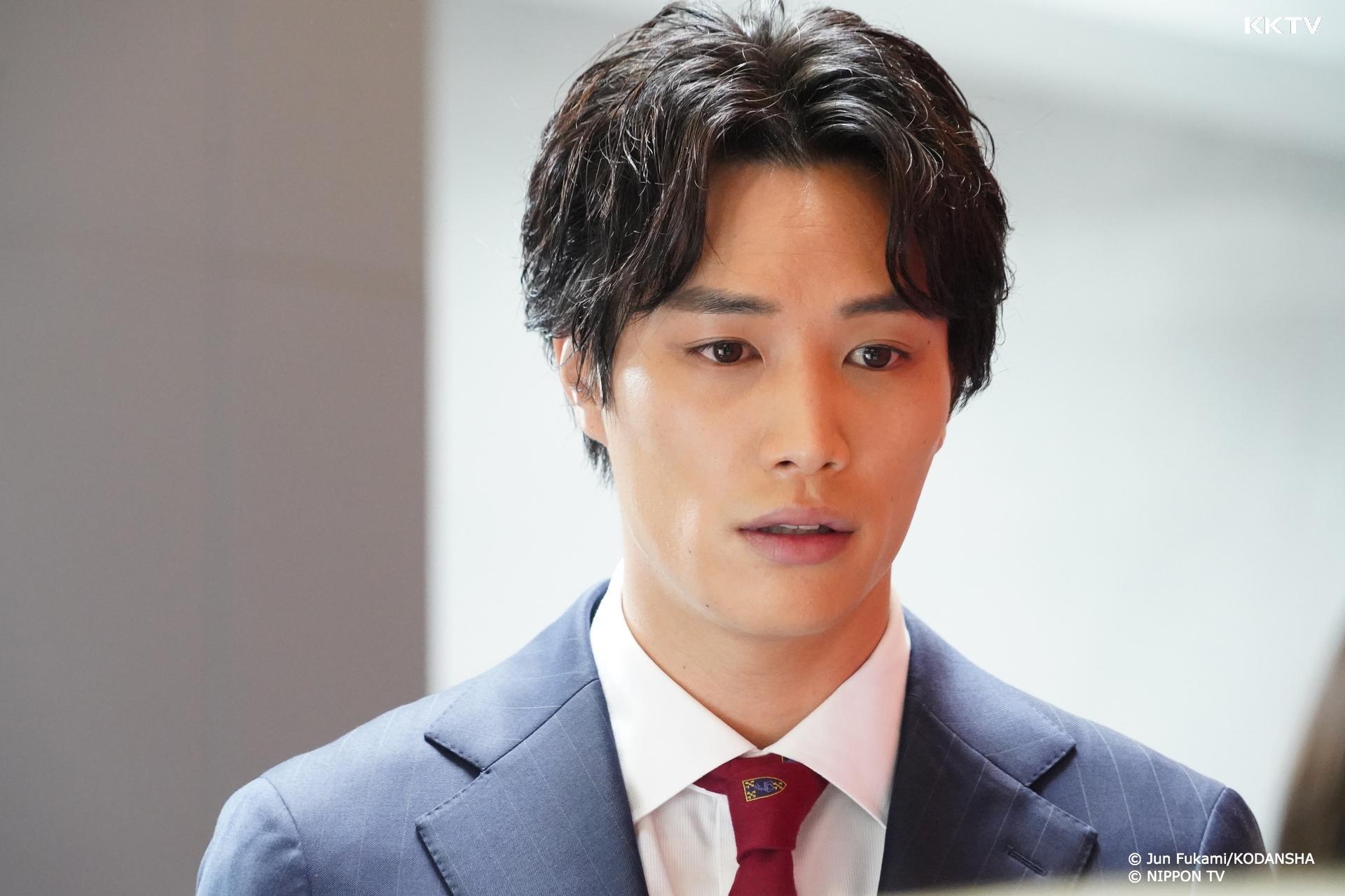 鈴木伸之在《惡女-誰說工作不帥氣-》中飾演今田美櫻的菁英同事。（KKTV提供）