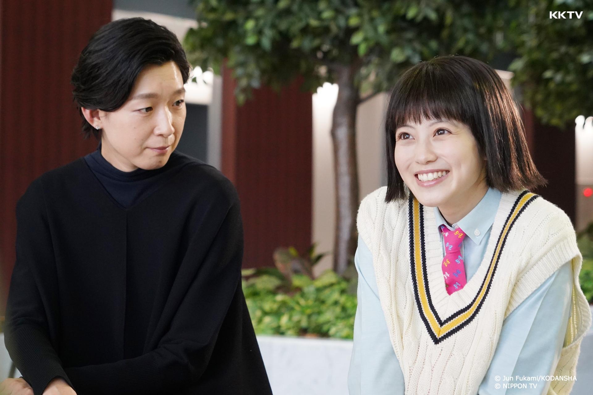 今田美櫻（右）在《惡女-誰說工作不帥氣-》挑大梁演出熱血新鮮人，因遇上神祕前輩江口德子展開了惡女之路。（KKTV提供）