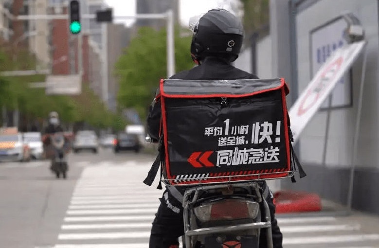 近期上海外送員單日跑單進帳逾1萬人民幣的消息，引起熱議。（翻攝自順豐同城微博）