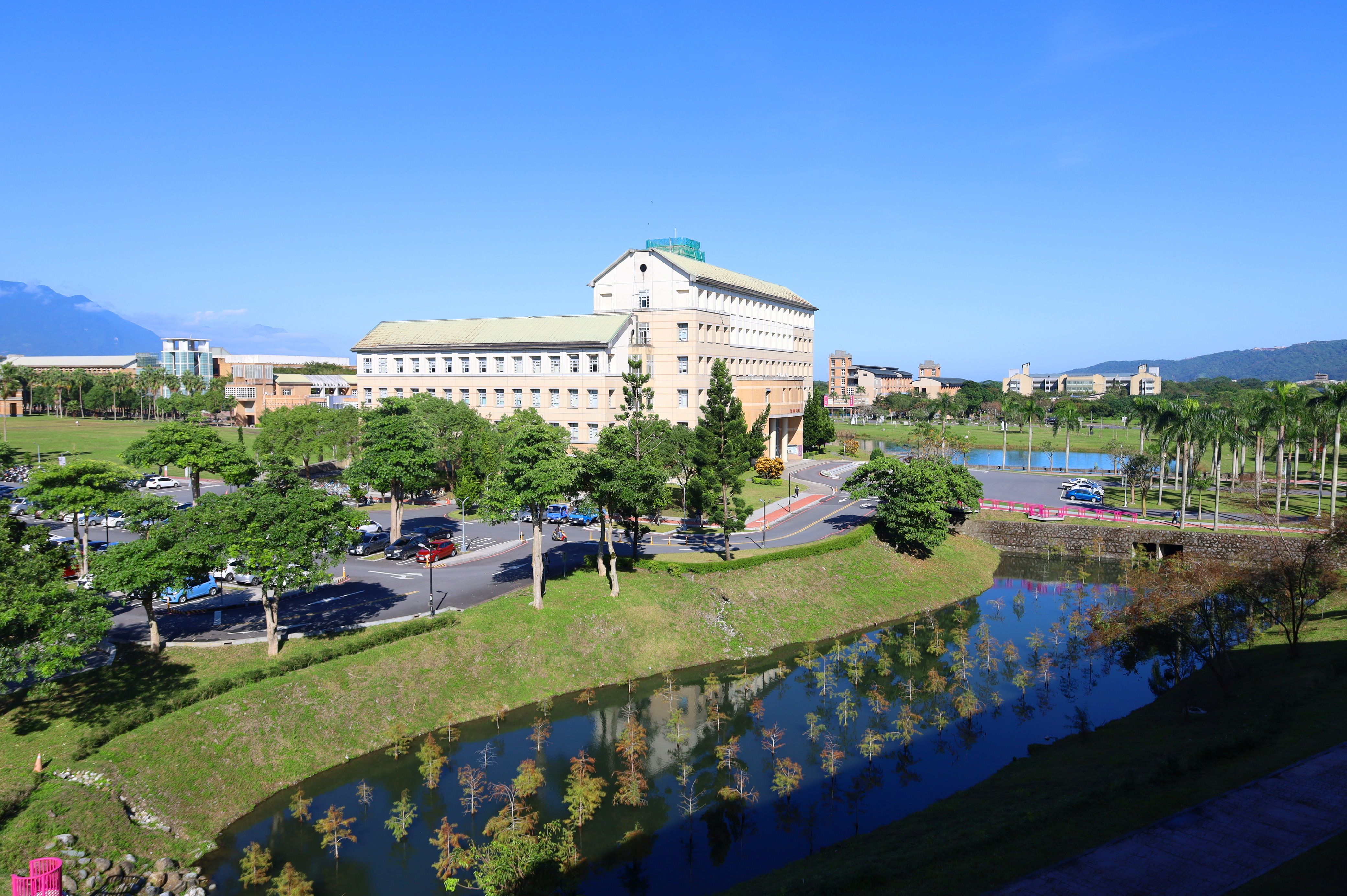 矽品精密表示，公司東進東華，希望藉此提供更多東部地區學子進入半導體封測產業之契機。（矽品精密提供）