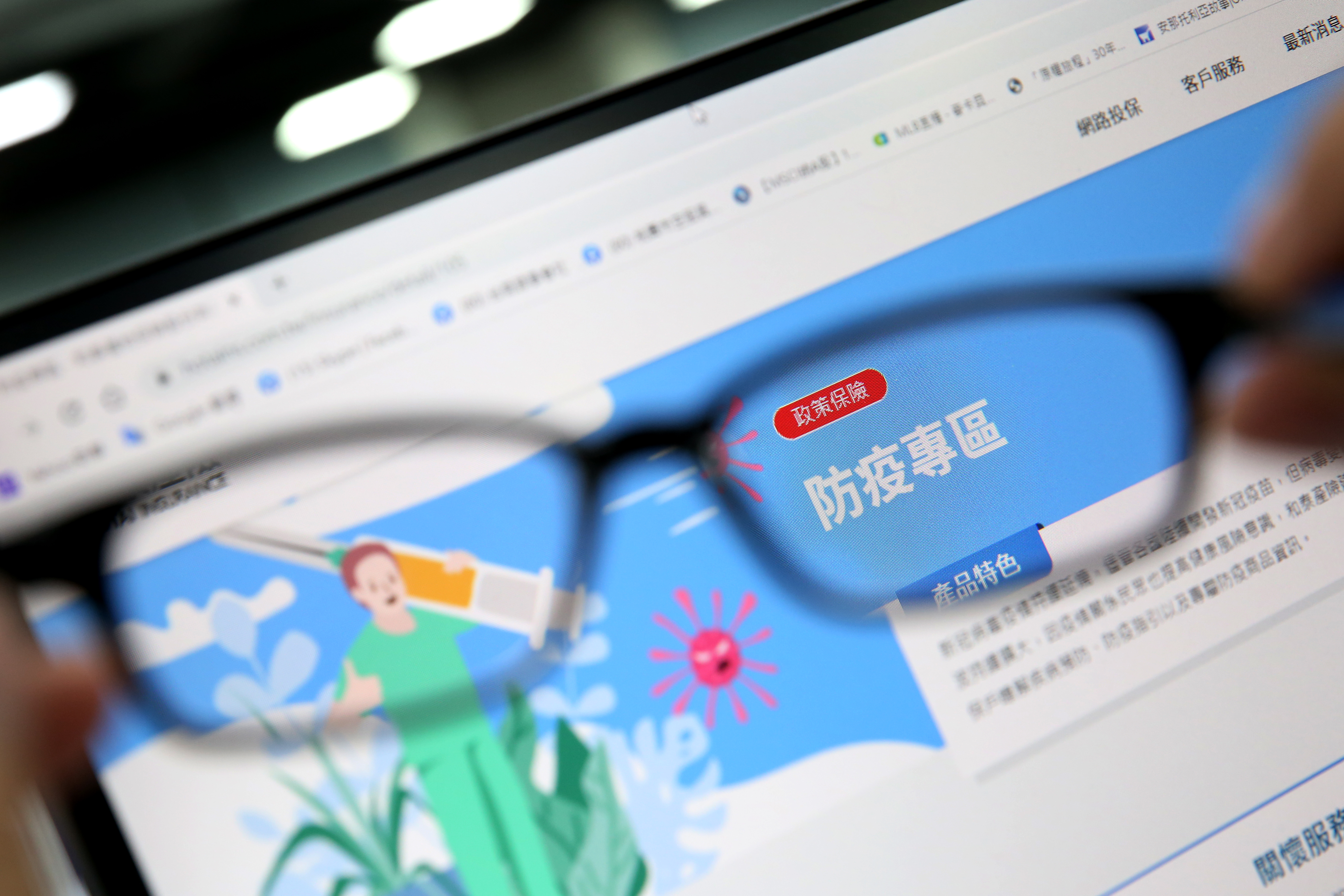 因應本土疫情升溫，多家產險公司近日紛紛開始調整保單內容，甚至下架停售。