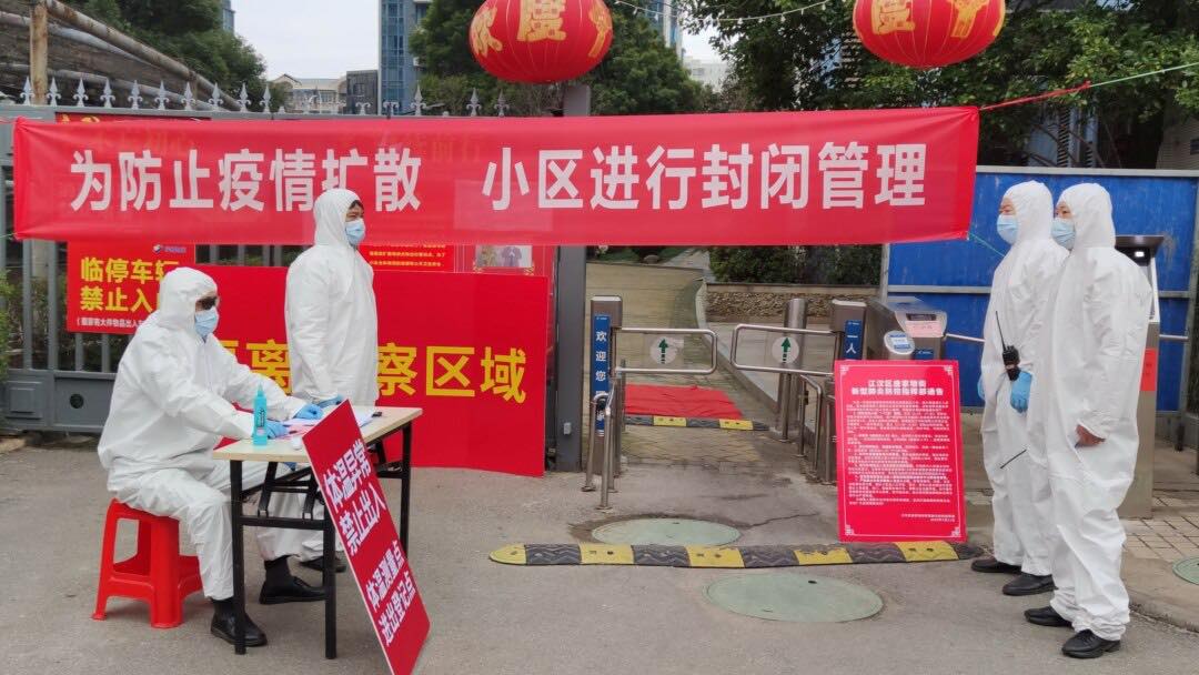 上海疫情嚴峻封城已逾兩週，當地居民缺糧問題嚴重引起民怨沸騰。（翻攝自矢板明夫俱樂部 Yaita Akio臉書）