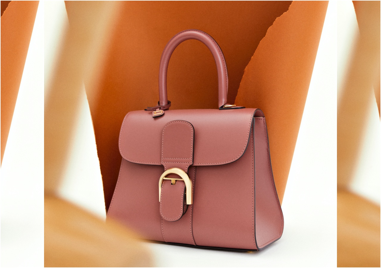 緋紅色Brillant PM手袋。NT$214,300（美之心提供）