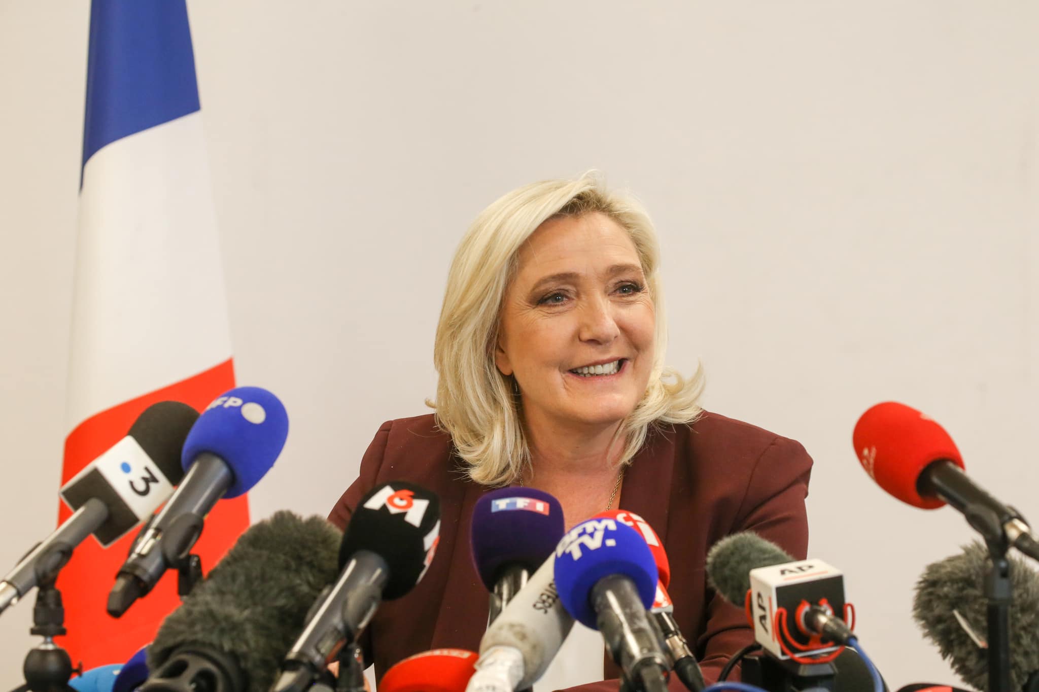 法國總統候選人勒朋表示，當選後會呼籲北約和俄羅斯進行戰略性和解。（翻攝自勒朋臉書）