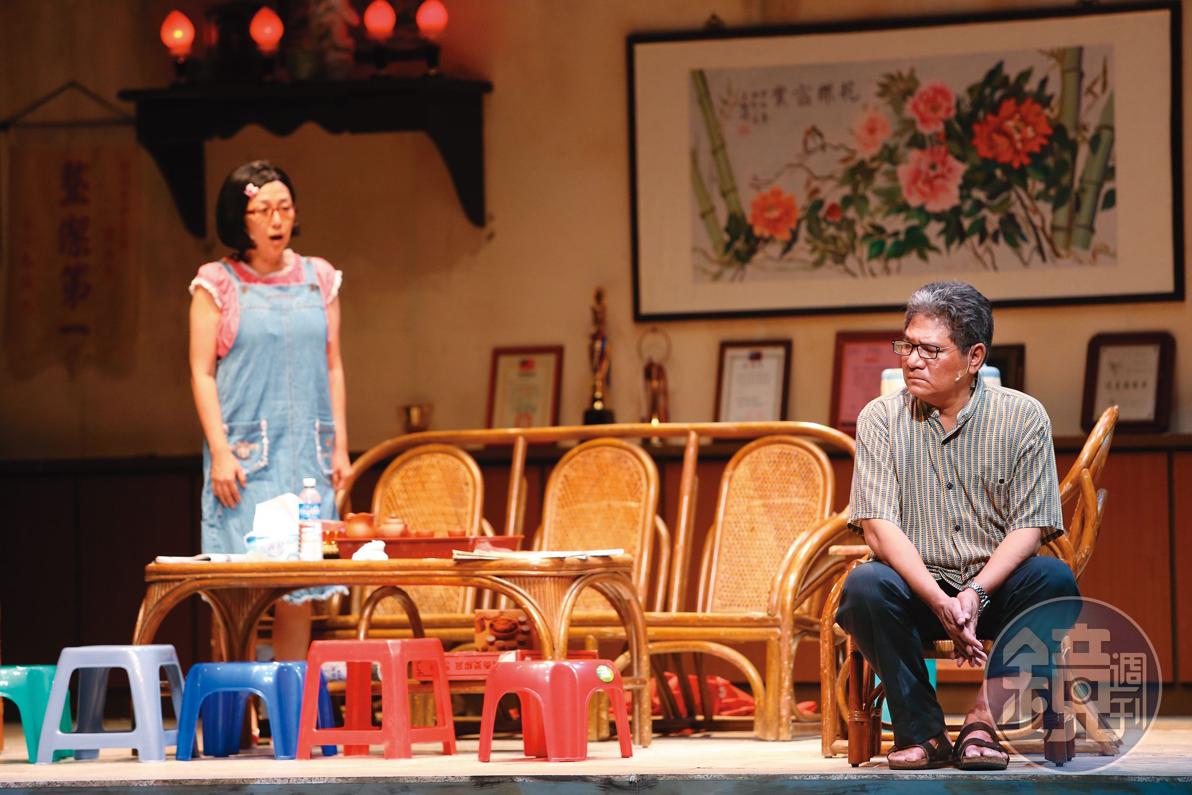 2001年黃韻玲（左）、李永豐（右）等主演的《人間條件—滿足心中缺憾的幸福快感》，備受觀眾喜愛。（綠光劇團提供）