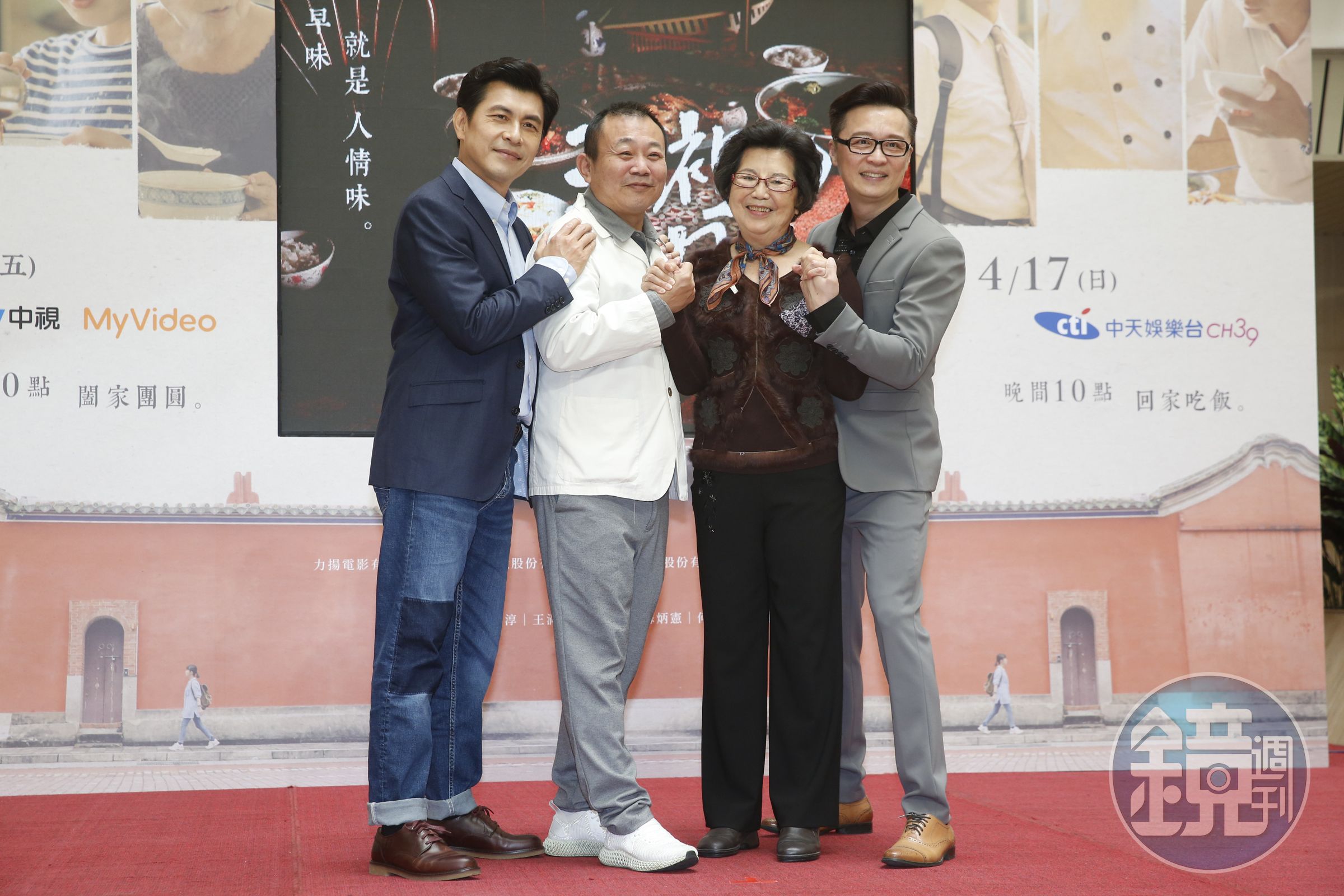 《洞裡的月亮》飾演李家三兄弟的鄭志偉、蘇炳憲、何豪傑以及王滿嬌。