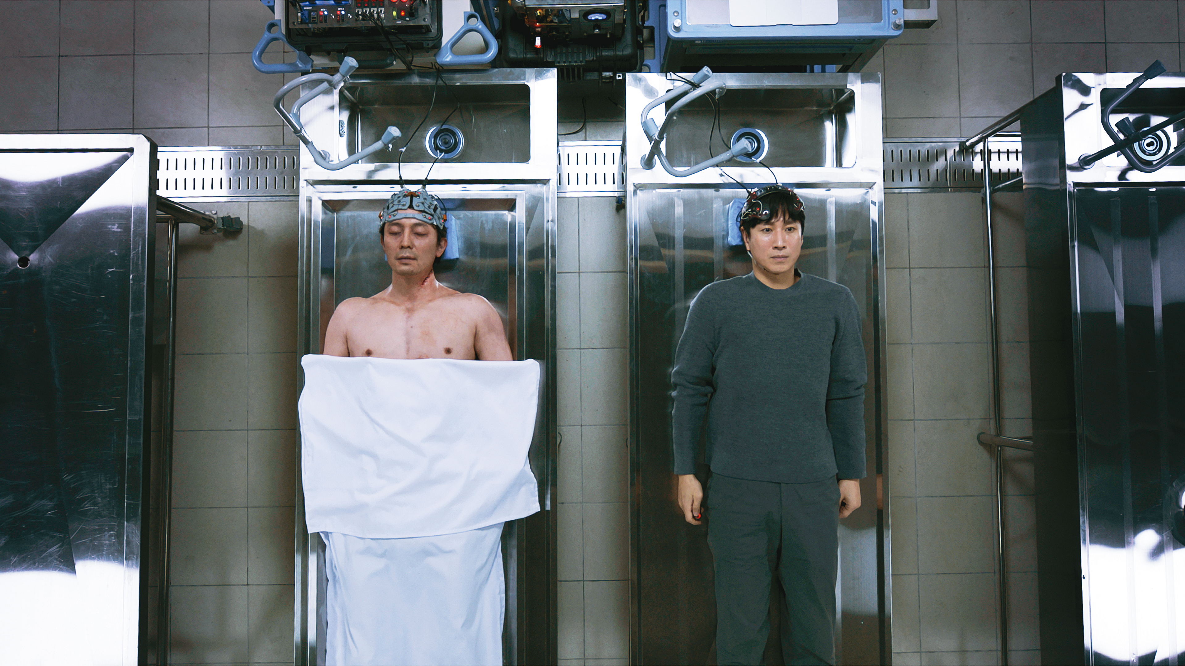 Apple TV+去年11月推出首部韓國原創劇《Dr. Brain》,由李善均(右)主演。(Apple TV+提供)