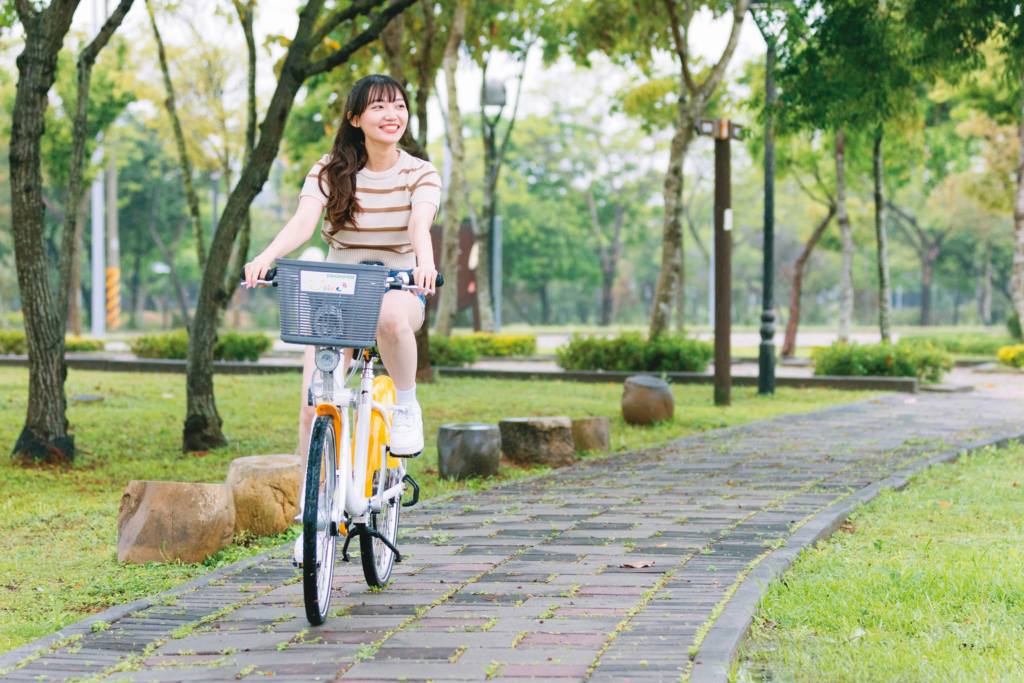 公共自行車便捷環保，是低碳生活的好幫手。