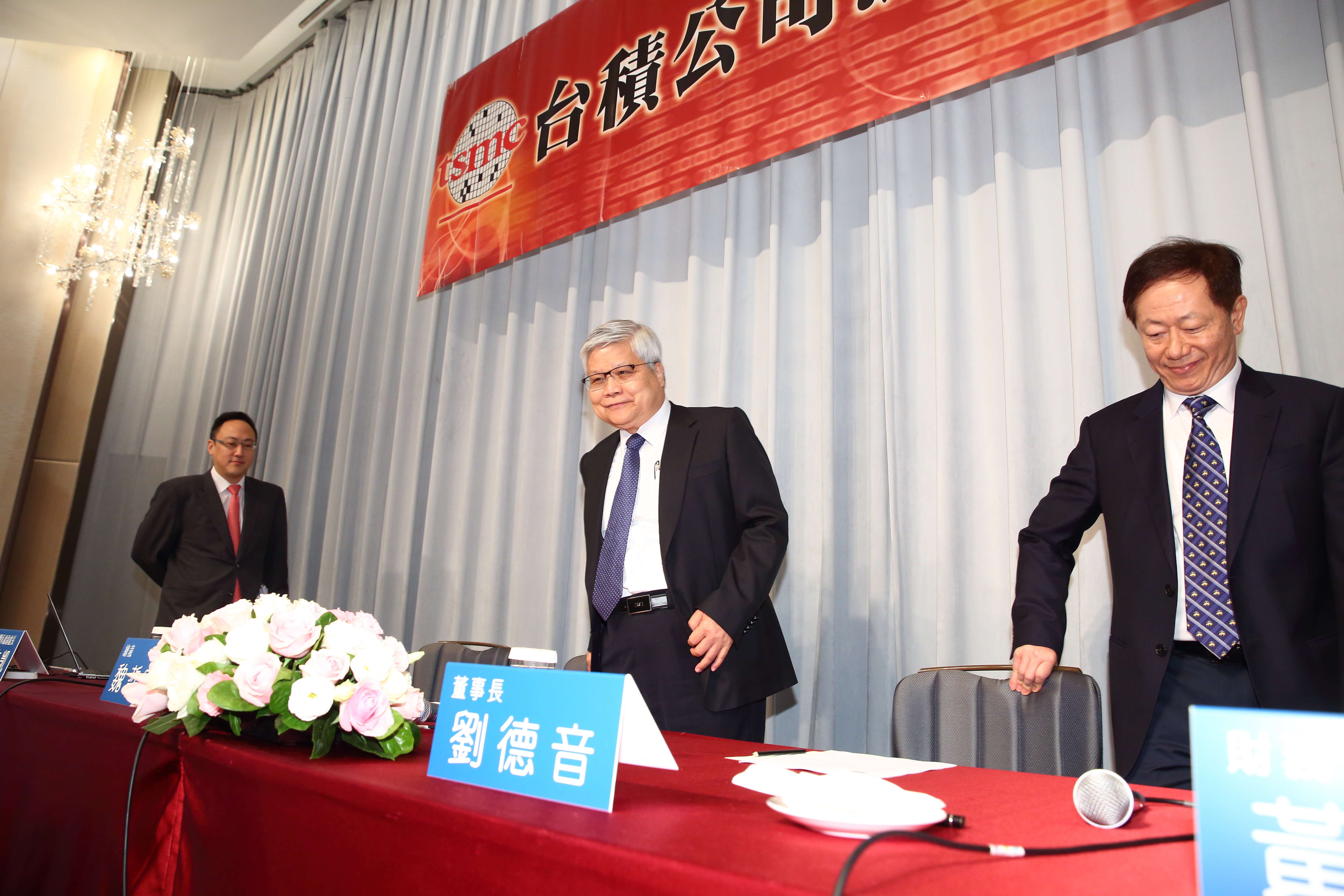 台積電第一季法說整體營收創新高，長期毛利率更從50%調升到53%以上，更宣示晶圓代工不降價訊息。（本刊資料照）