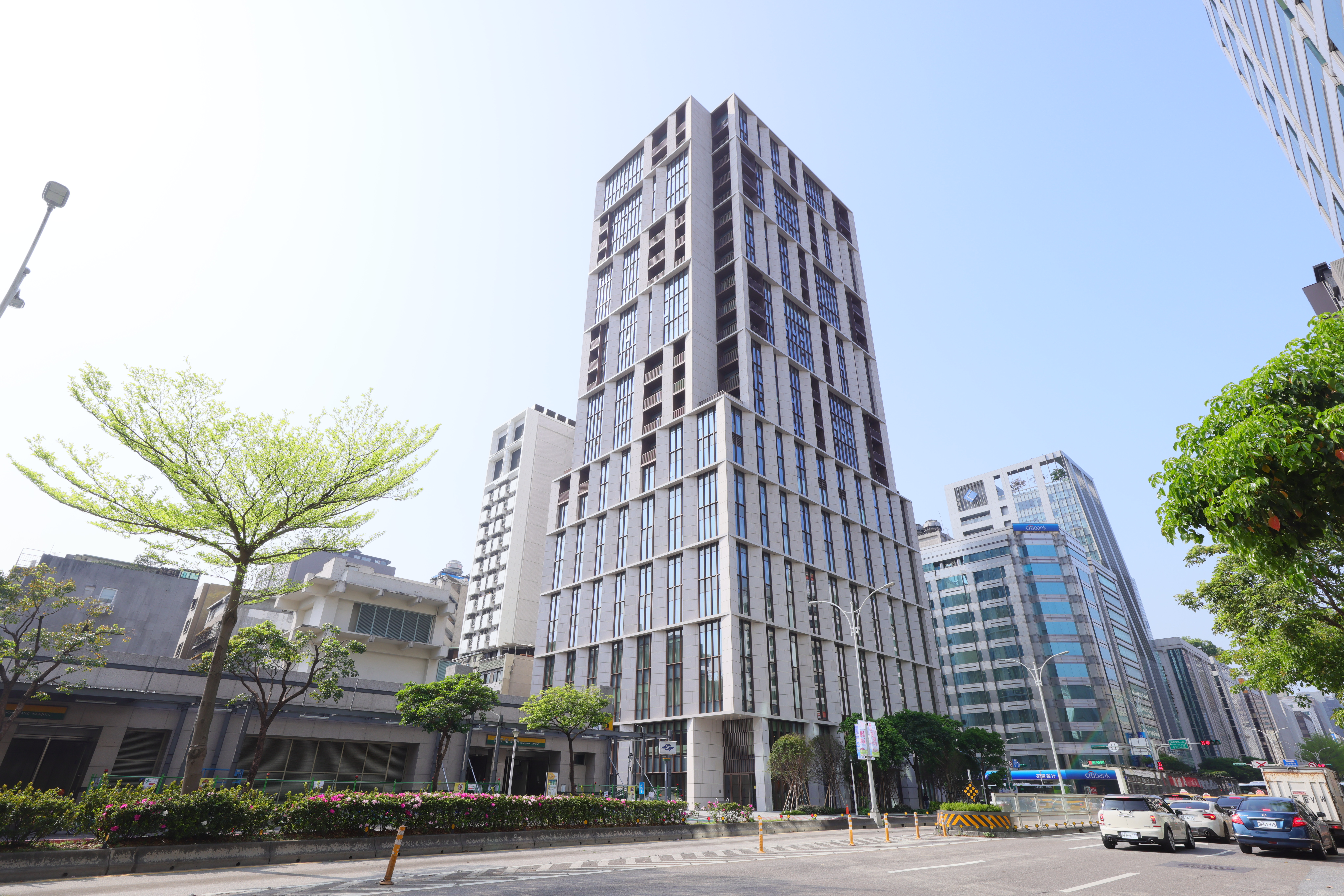 寒居酒店外觀由愛馬仕御用建築團隊「法國RDAI事務所」設計。