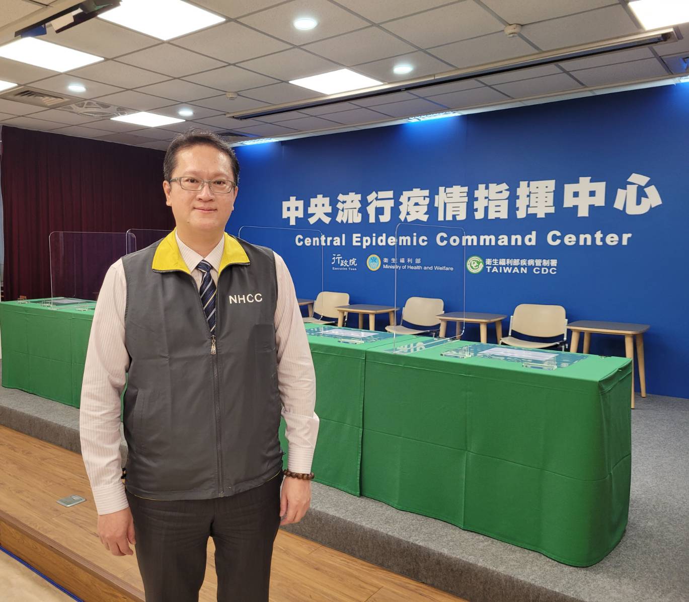 去年疫情爆發時，中醫師全聯會理事長柯富揚（圖）籌組「中醫國家隊」投入防疫，並配合衛福部緊急使用授權的「清冠一號濃縮製劑」。（中醫師公會提供）