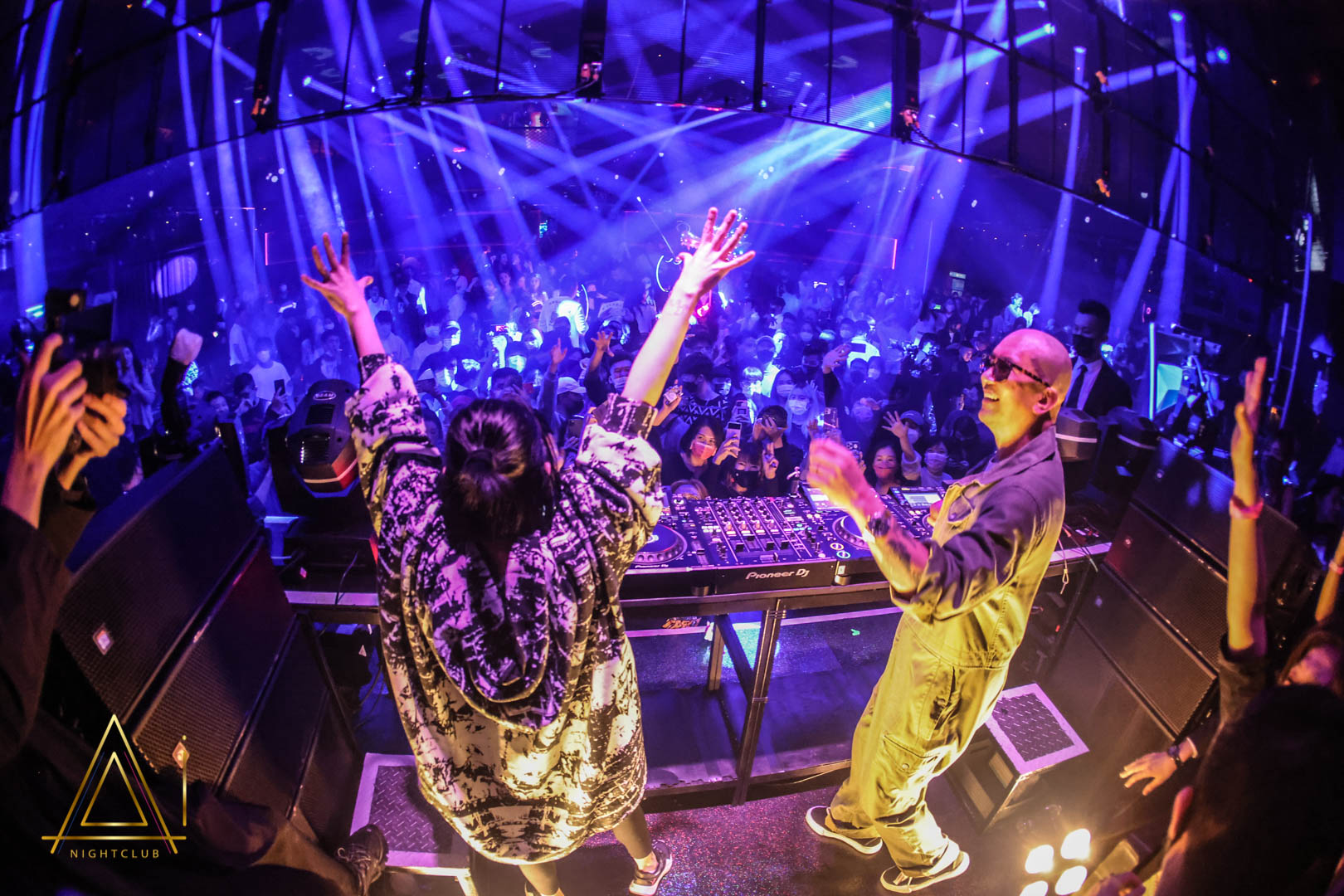 小S熱情為姊夫具俊曄站台，具俊曄表演1小時，她也跳滿1小時。（Ai Nightclub提供）