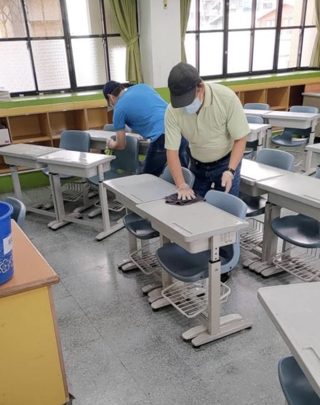 學生確診敦化國小自行清消,家長會認為不妥願意出錢卻遭到忽視。(翻攝校長柯文賢臉書)