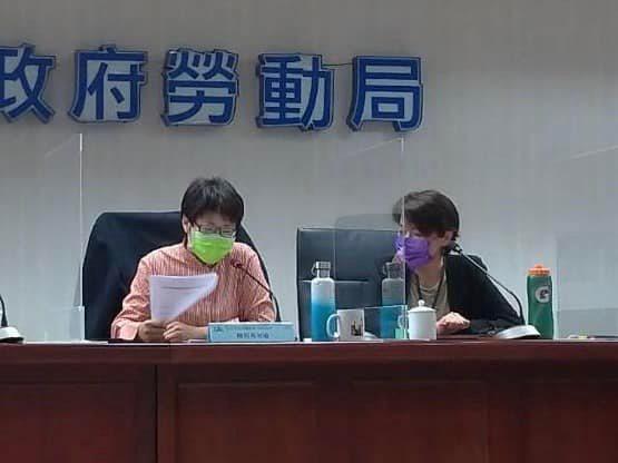 台北市勞動局長陳信瑜(左)近日爆出涉嫌多項爭議事件。(翻攝黃珊珊臉書)