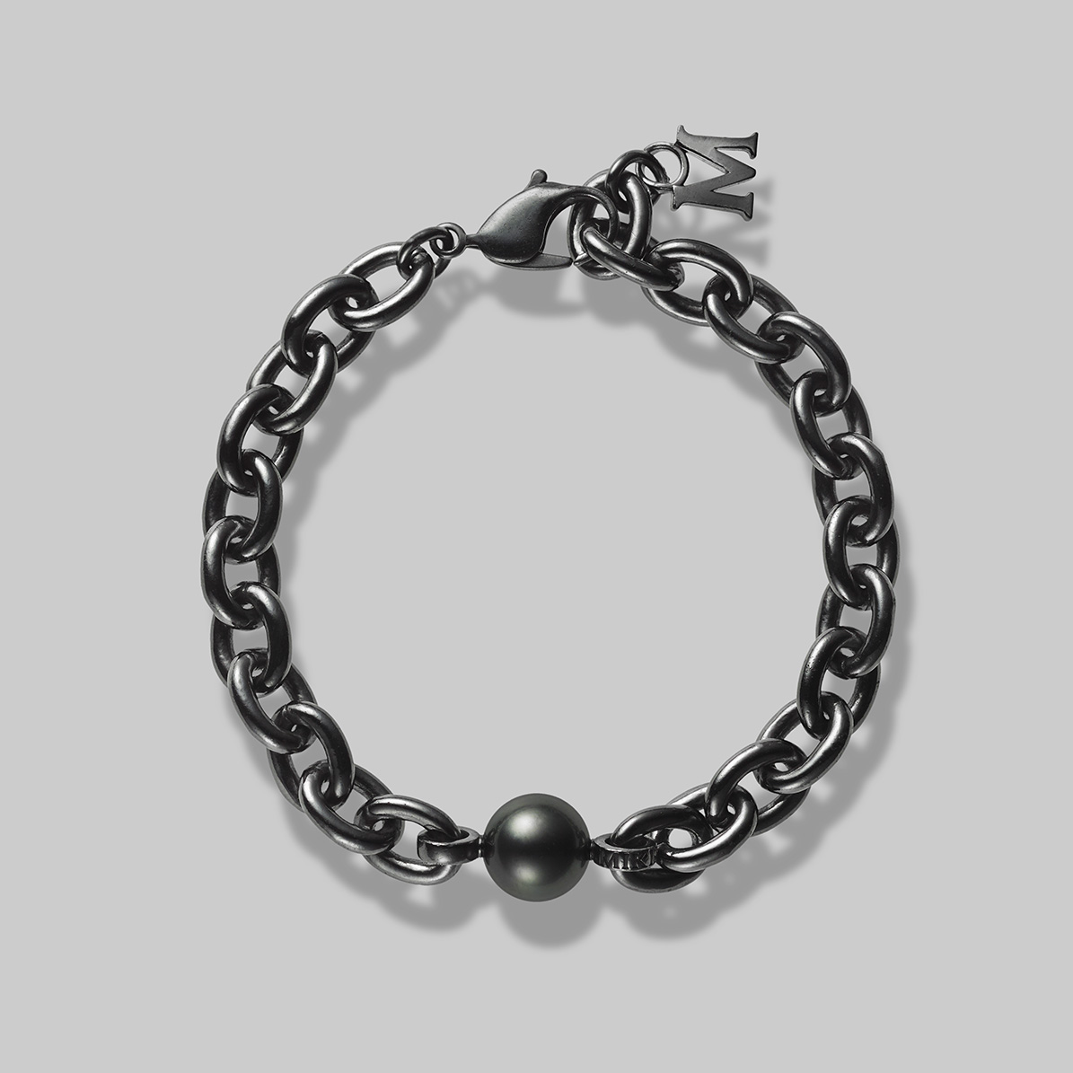 Talisman Glide系列黑珍珠彈性手鍊 NT$ 155,000 MIKIMOTO。（MIKIMOTO提供）